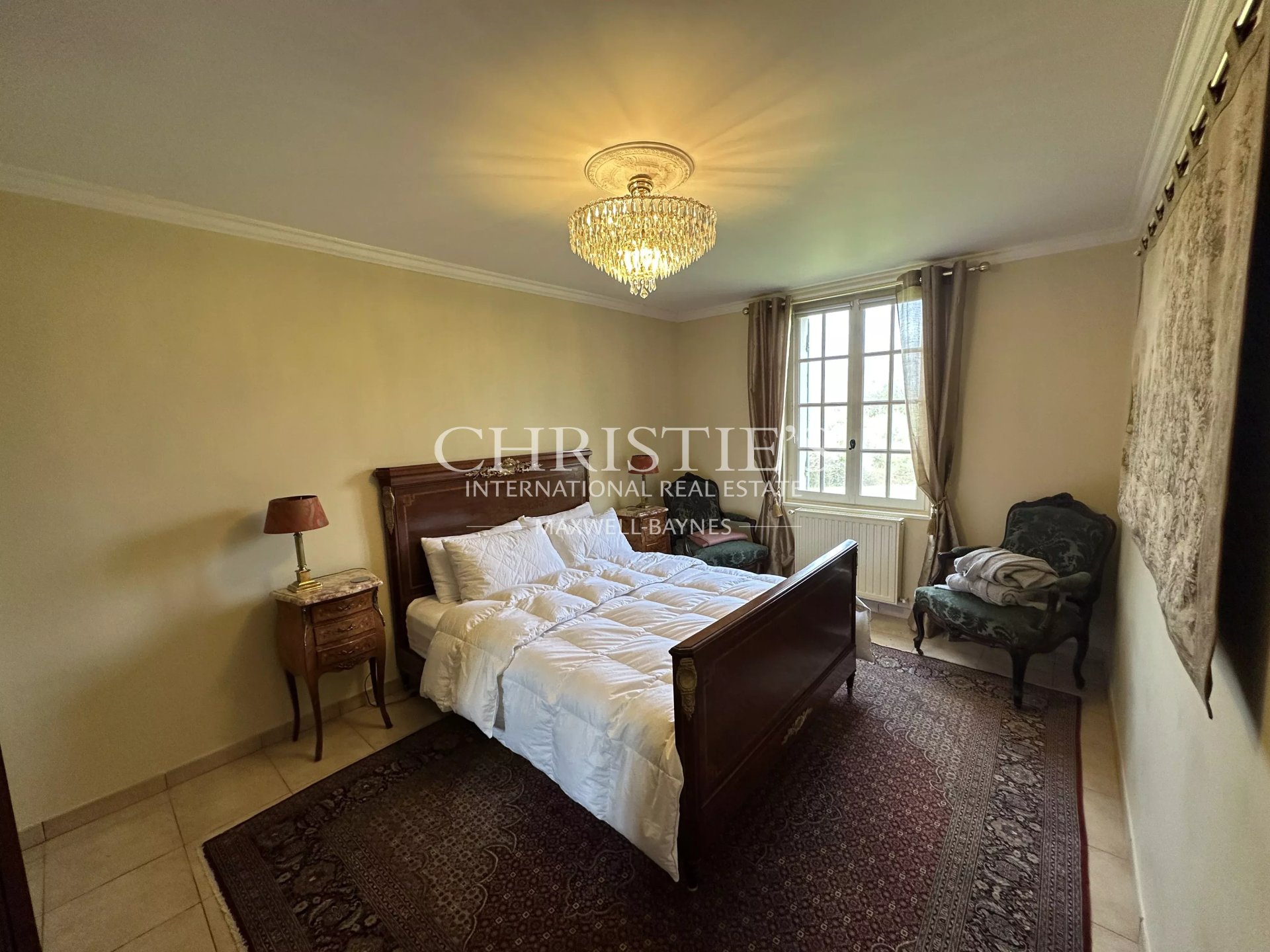 8 Bedroom Vineyard's Image 37