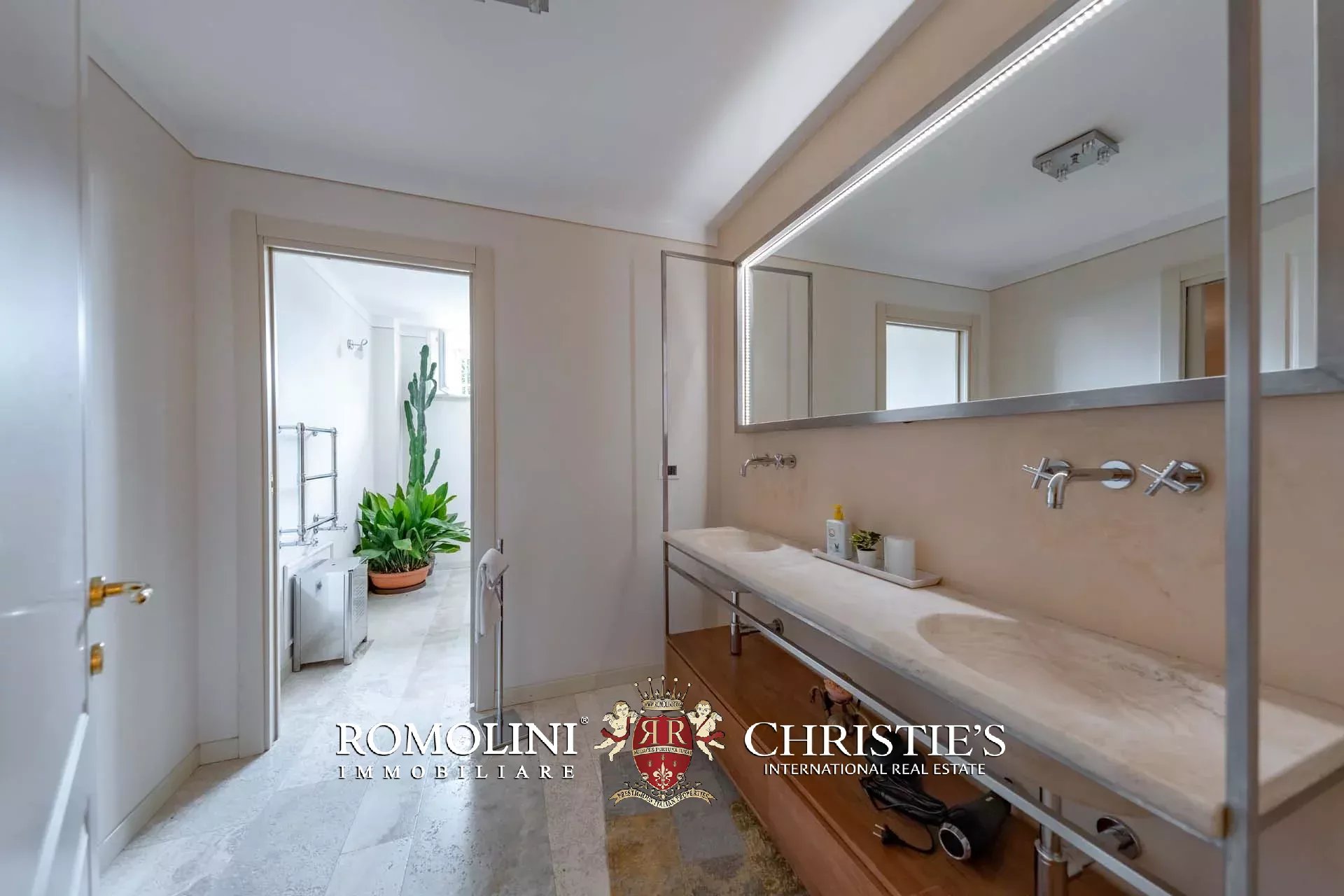 10 Bedroom Villa/Townhouse's Image 66