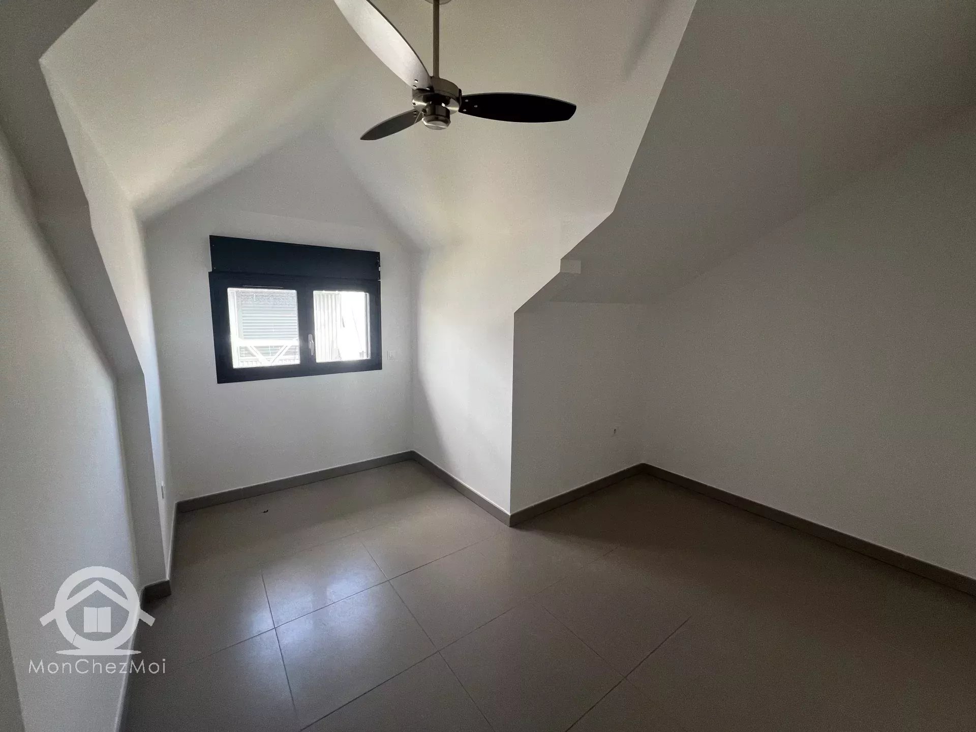 SAINT GILLES LES BAINS  Petite résidence de charmes : F4 Duplex Exceptionnelle à 420 000 euros !