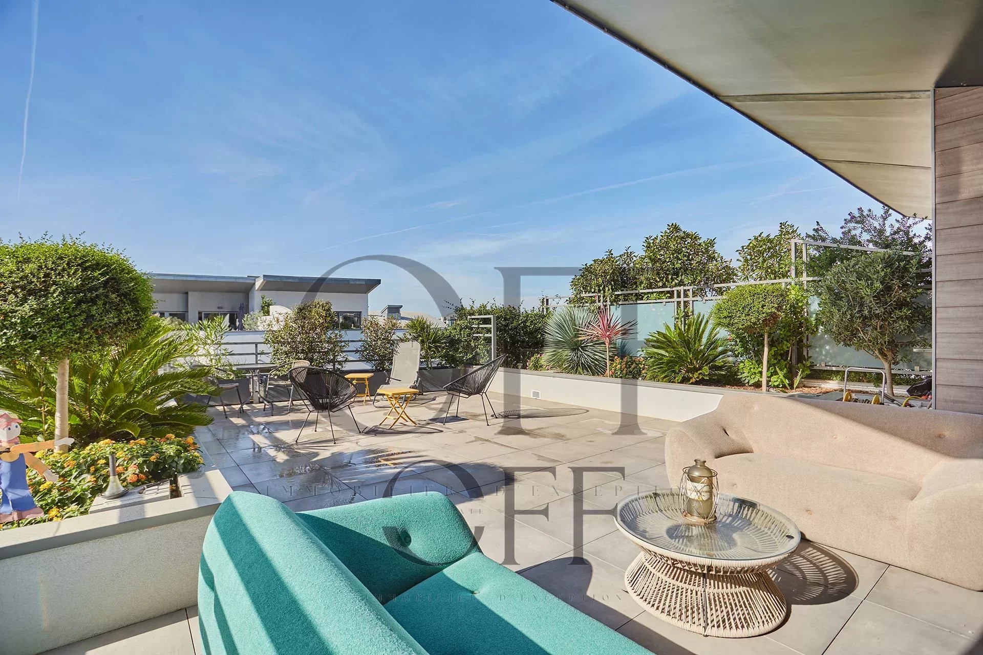 MA VILLA SUR LE TOIT. Appartement duplex de type 3 de 100m2+ 70m2 de terrasse . Marseille 13008