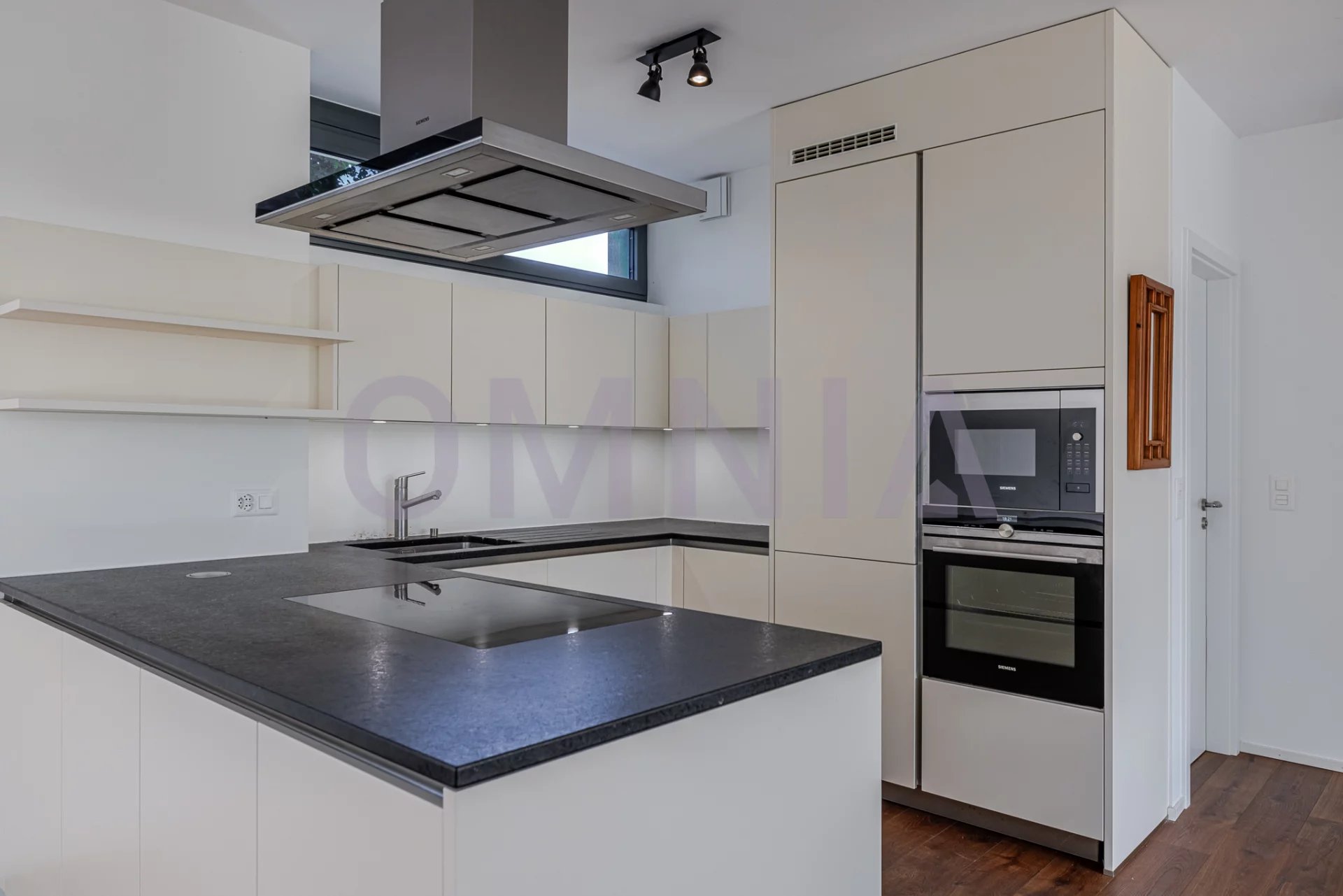 Villa moderne de 270 m2 à quelques pas du Lac !