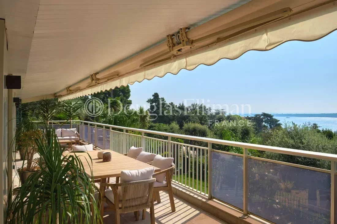 CANNES CALIFORNIE –  Appartement-Villa unique avec vue mer - Image nᵒ2