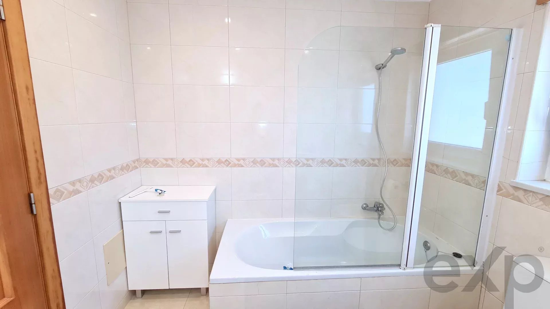 4 Bed. House with Pool, close to the beach 87154066 image 35