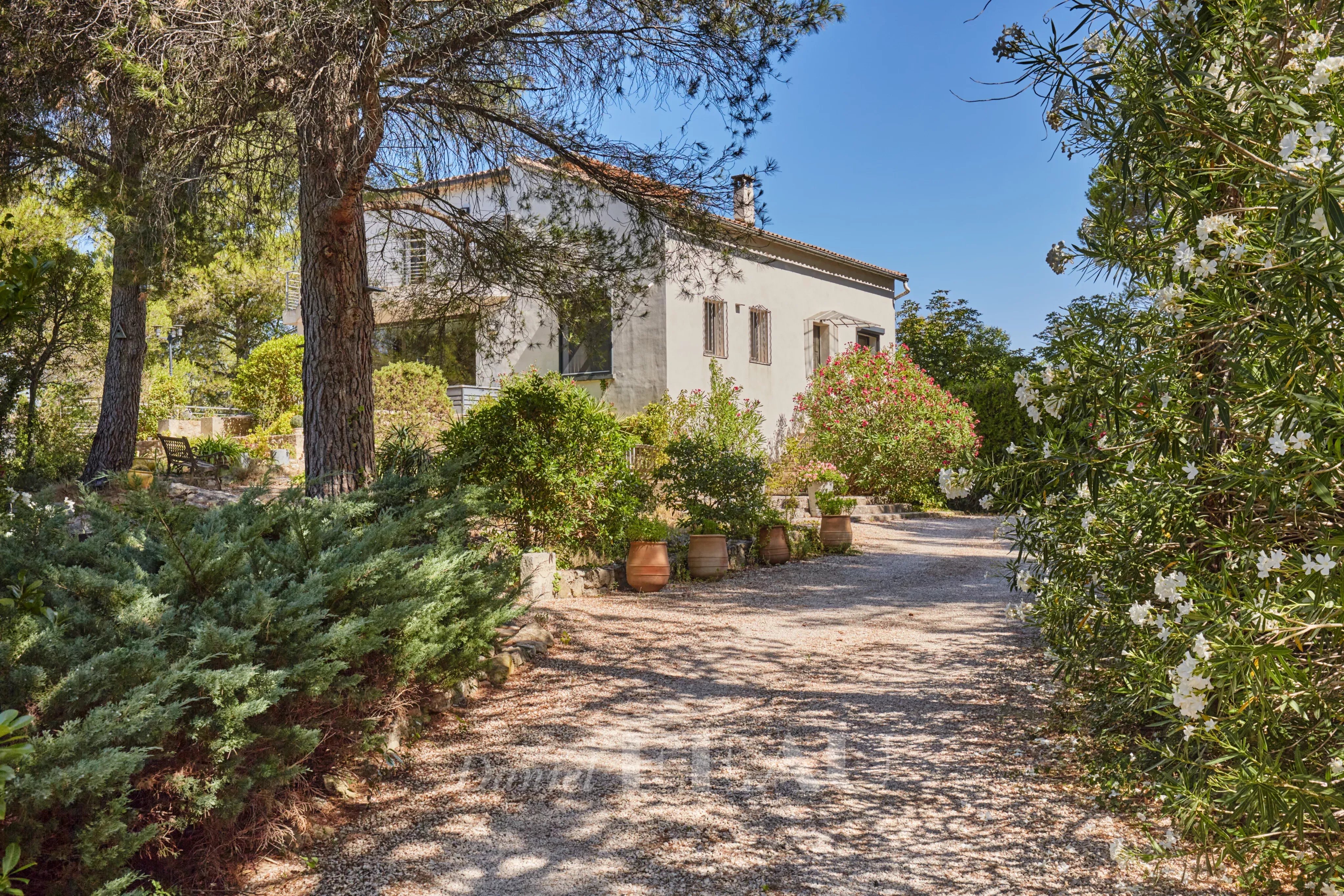 Alpilles – A 4-bed property with a swimming pool