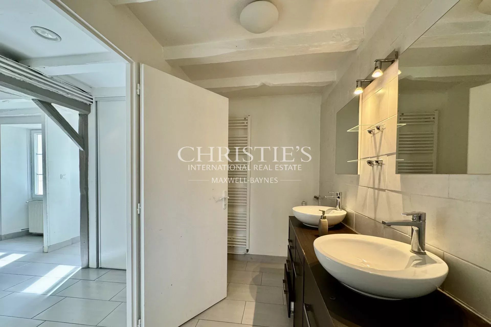 11 Bedroom Villa/Townhouse's Image 32