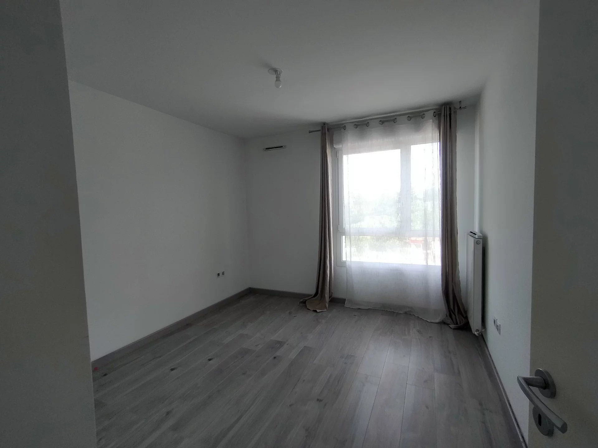 85858898 Location Vénissieux