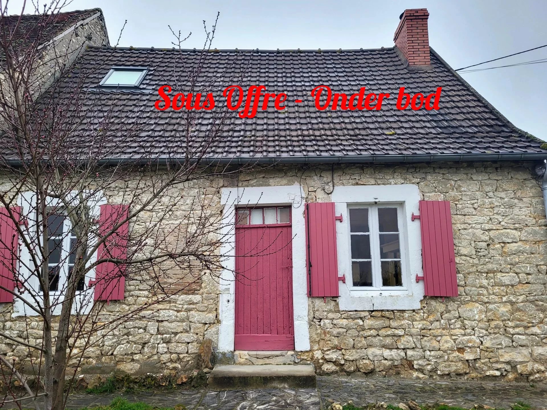 For sale farmhouse with large barn in La Brenne, Indre