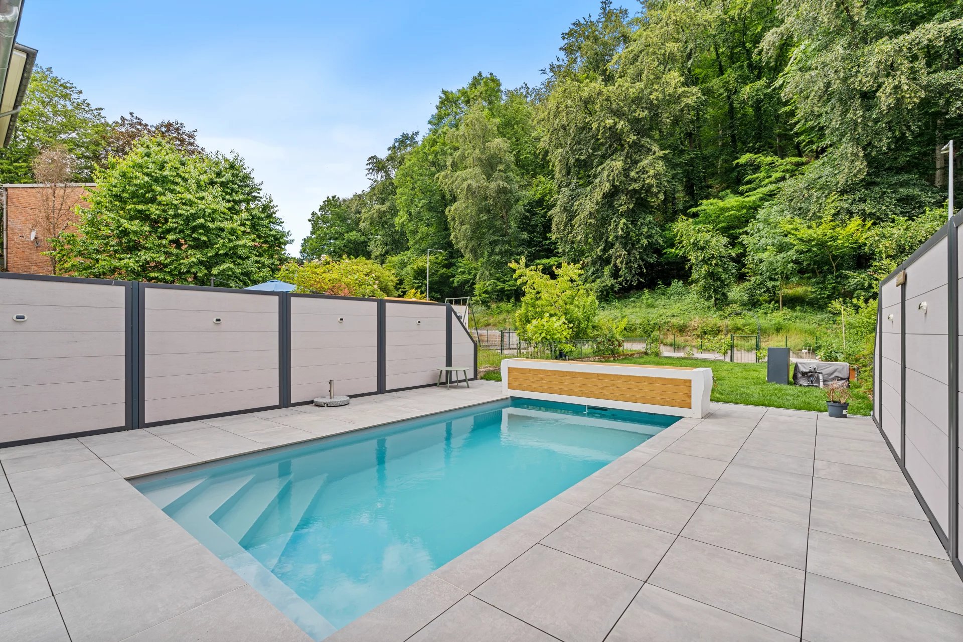 VENTE - MAISON ENTIÈREMENT RÉNOVÉE AVEC PISCINE À LUXEMBOURG-RECKENTHAL