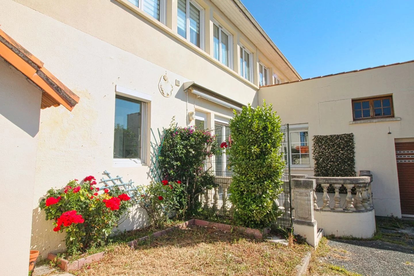 ROYAN - APPARTEMENT 106 M2 RÉNOVÉ - REZ-DE-JARDIN + GARAGE 35M2