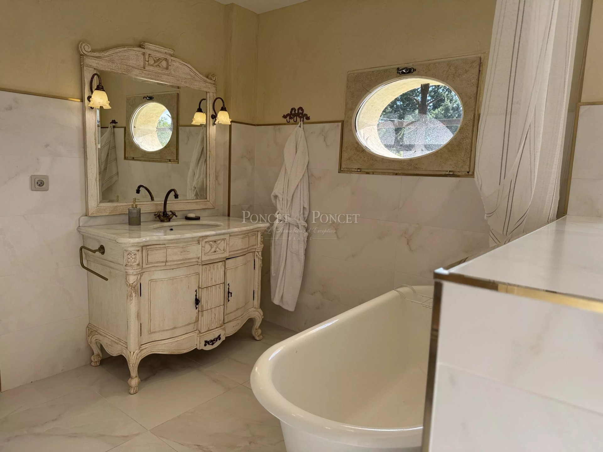 4 Bedroom Villa/Townhouse's Image 6