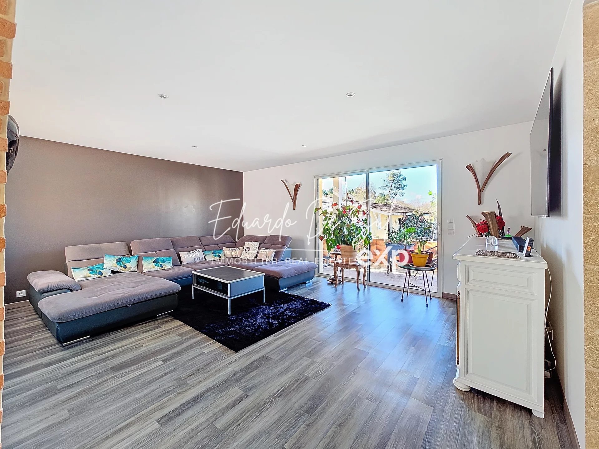 Maison plain-pied de 152m², 3 chambres, avec piscine et garage