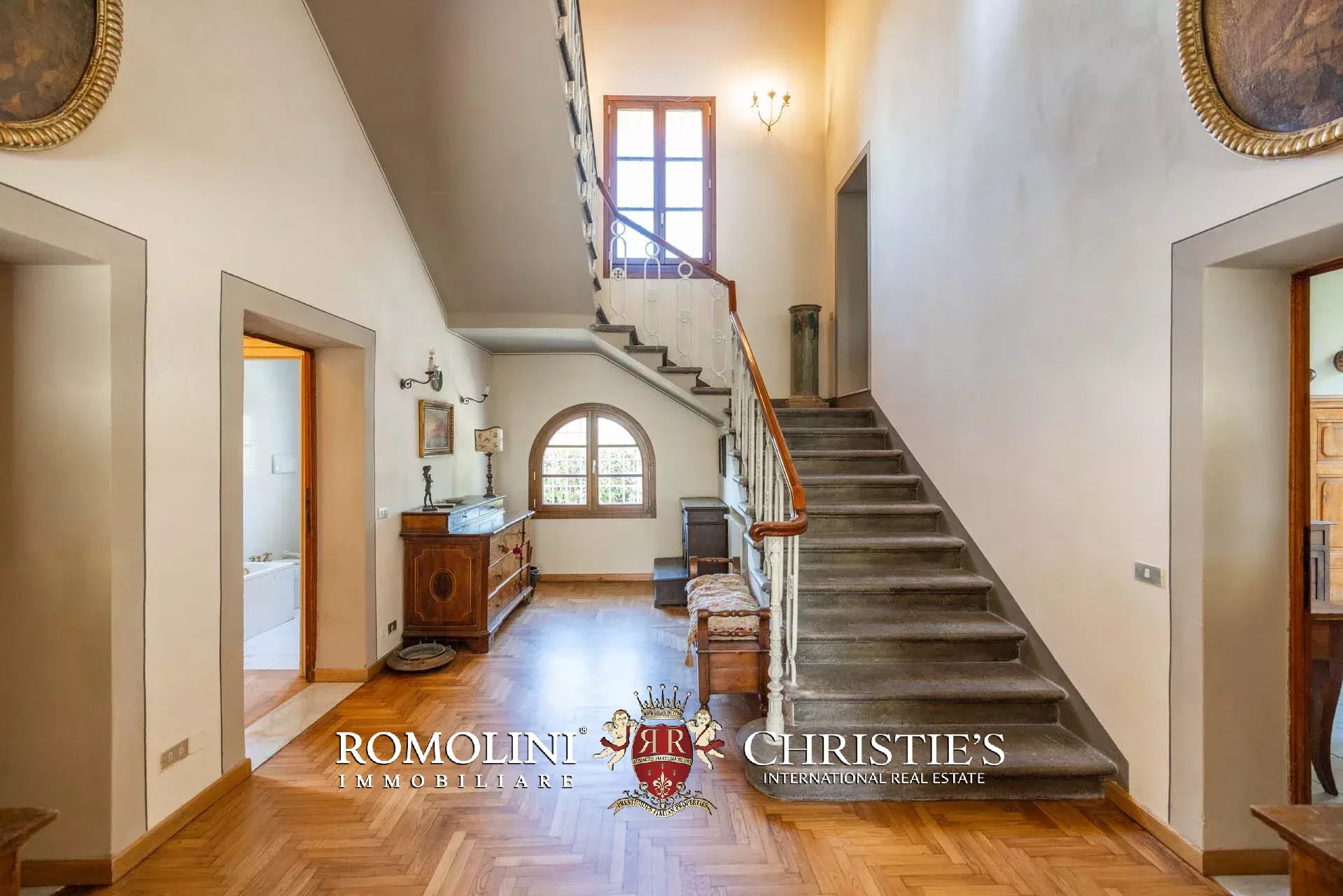 6 Bedroom Villa/Townhouse's Image 21