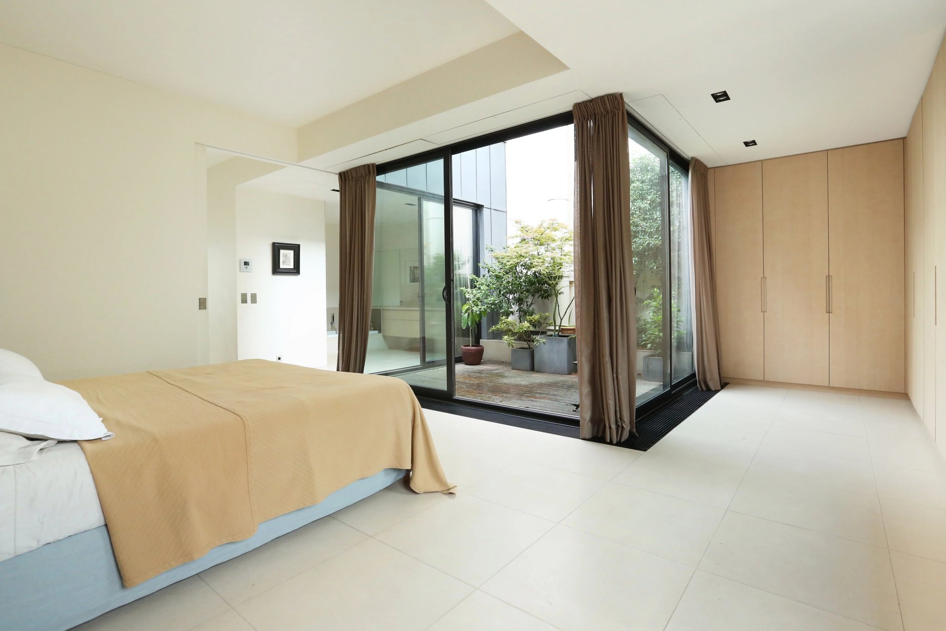 5 Bedroom Villa/Townhouse's Image 7