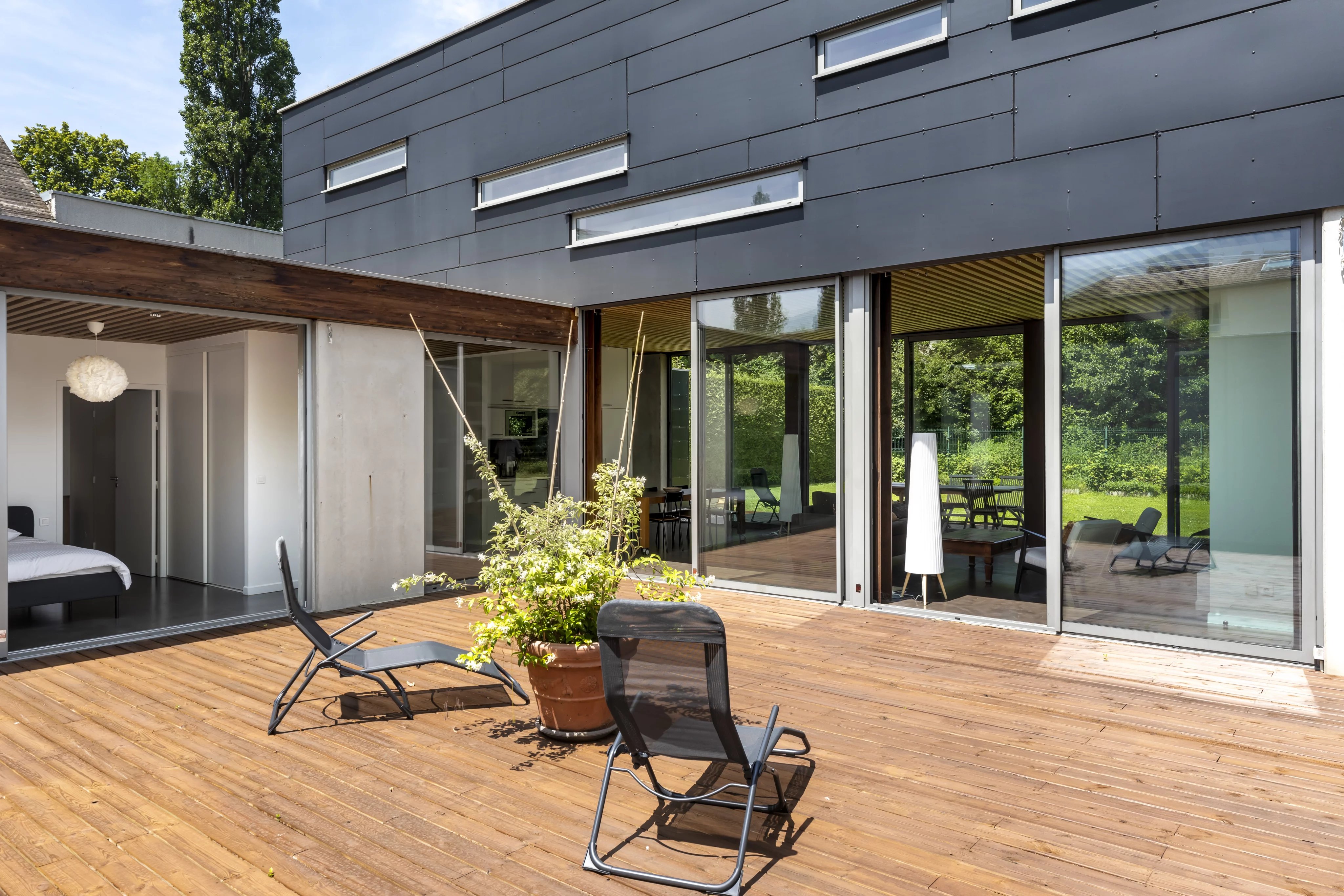 Moderne Villa, 6 Schlafzimmer, hell und grenznah