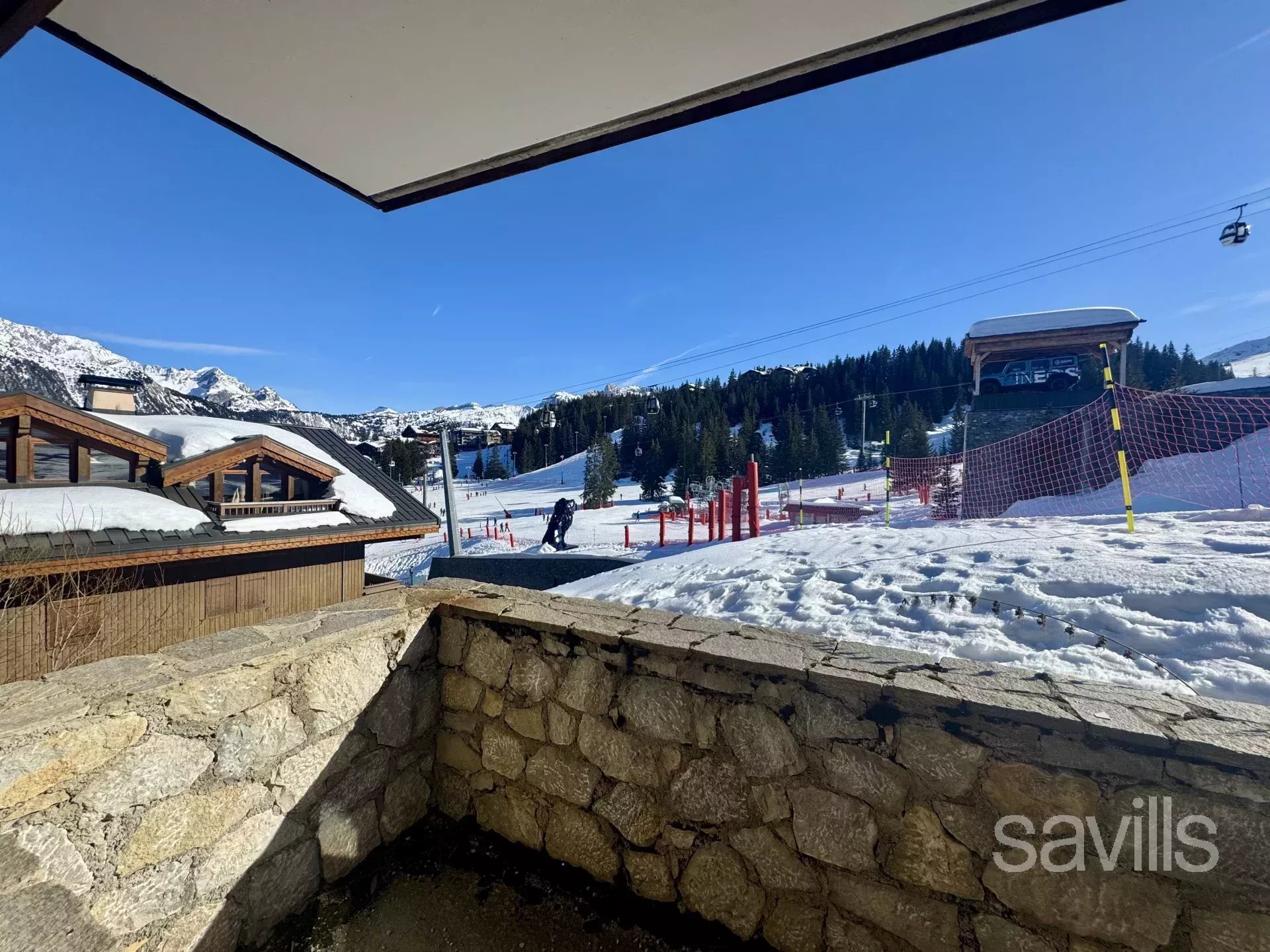 Apartment in the heart of the resort, ski-in/ski-out.