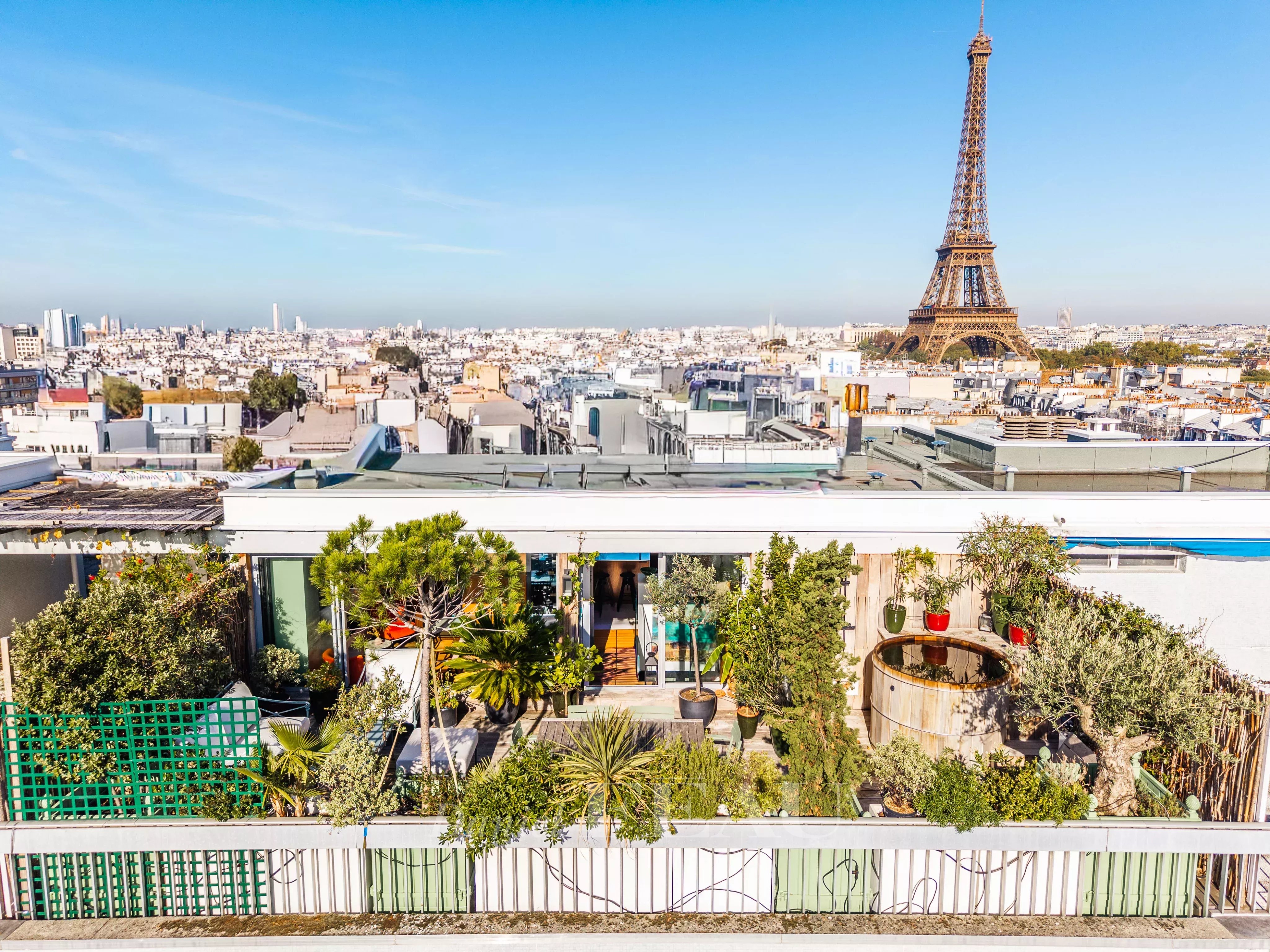 Paris XVe limite VIIe - Terrasses, vues exceptionnelles sur la tour Eiffel et les monuments de Paris