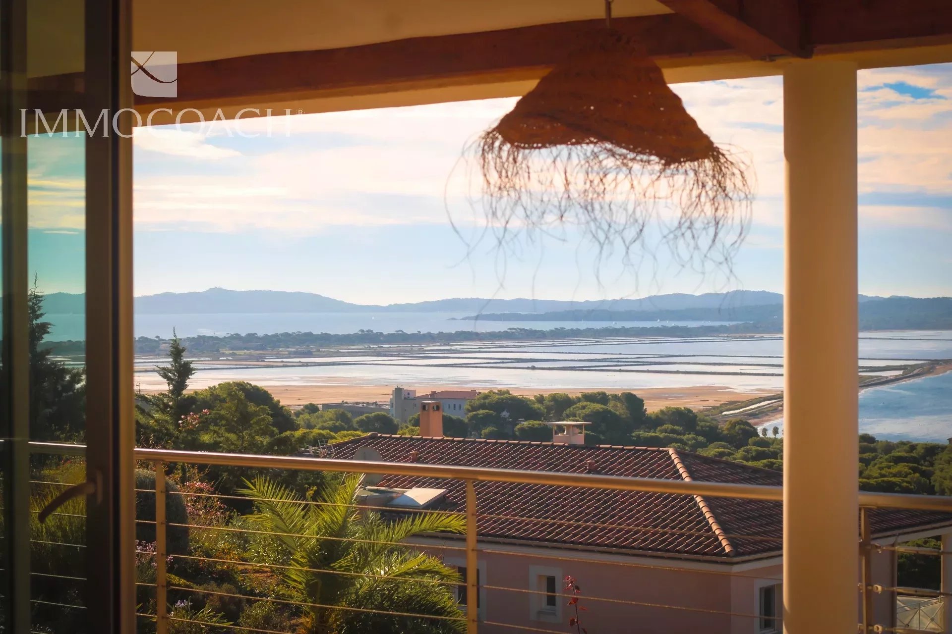 Belle villa contemporaine avec vue mer à Hyères