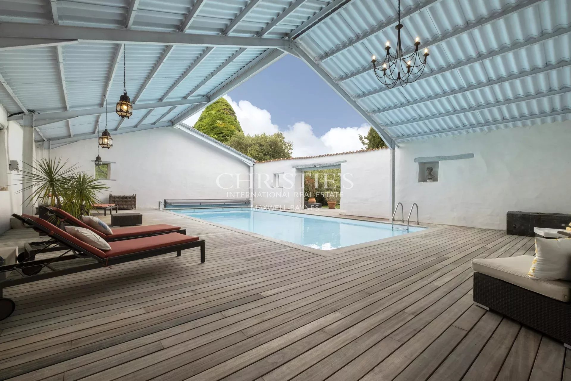 9 Bedroom Villa/Townhouse's Image 3