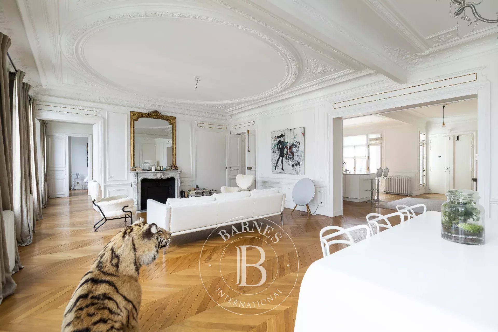 Paris 7 - Saint-Germain-des-Prés - high floor - continuous balcony - 3/4 bedrooms
