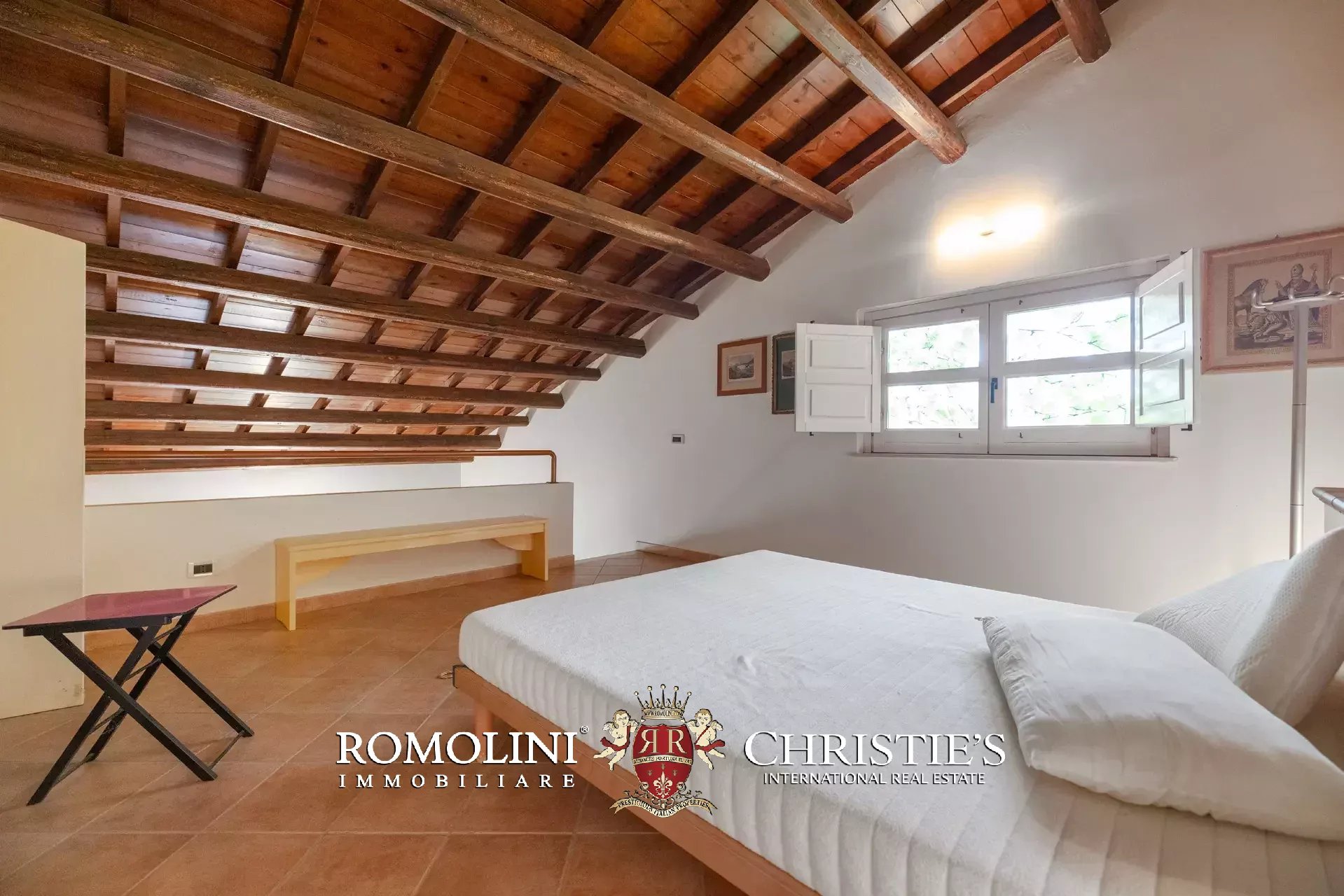 8 Bedroom Villa/Townhouse's Image 34