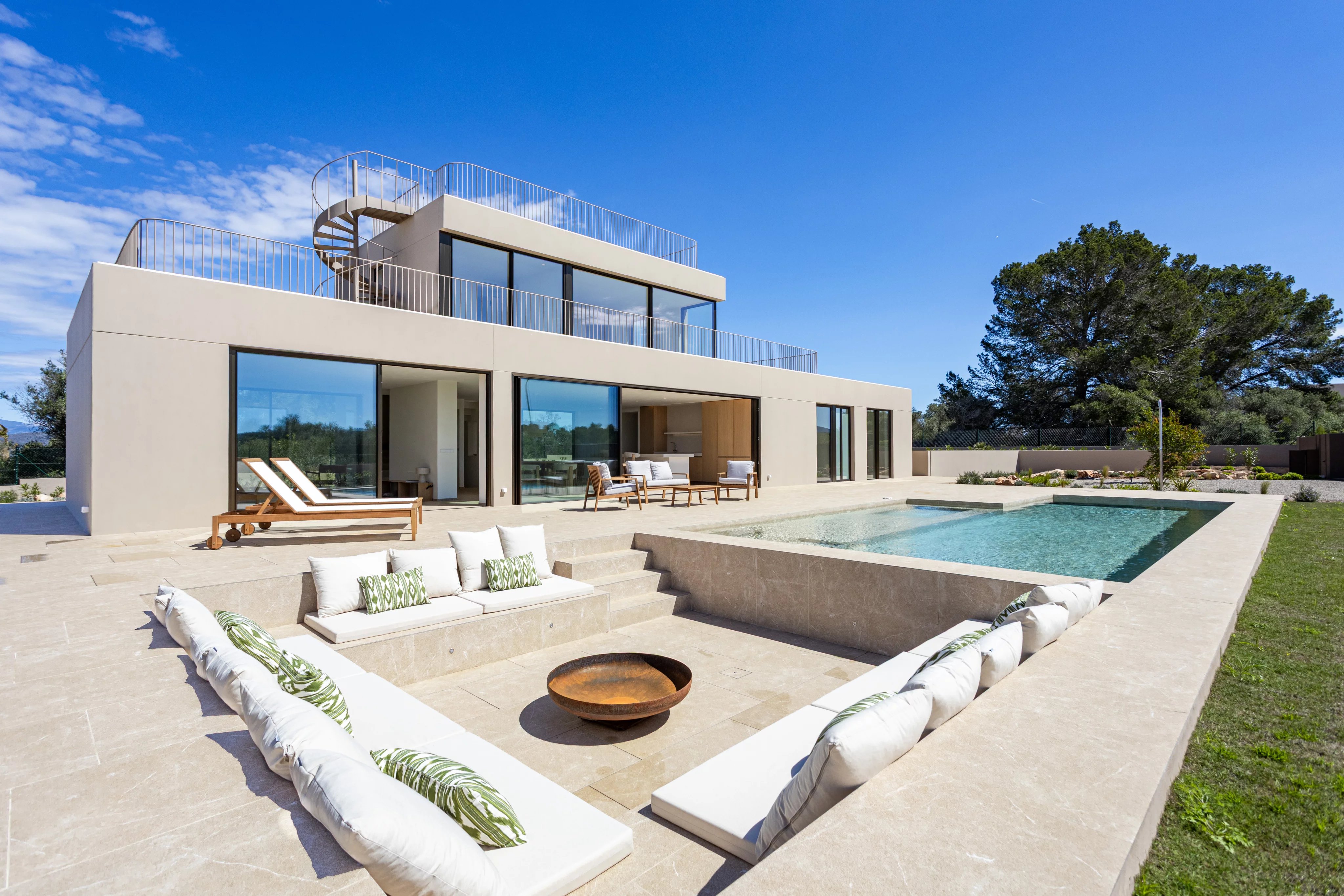 Villa élégante sur un vaste terrain avec piscine et espaces détente