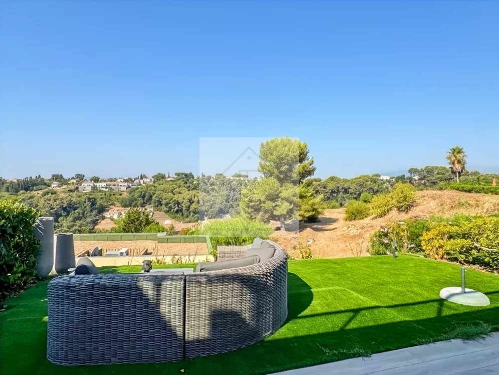 MAGNIFIQUE MAISON MITOYENNE AVEC VUE MER & COLLINES – 4 CHAMBRES – DOUBLE GARAGE – PISCINE — photo 6