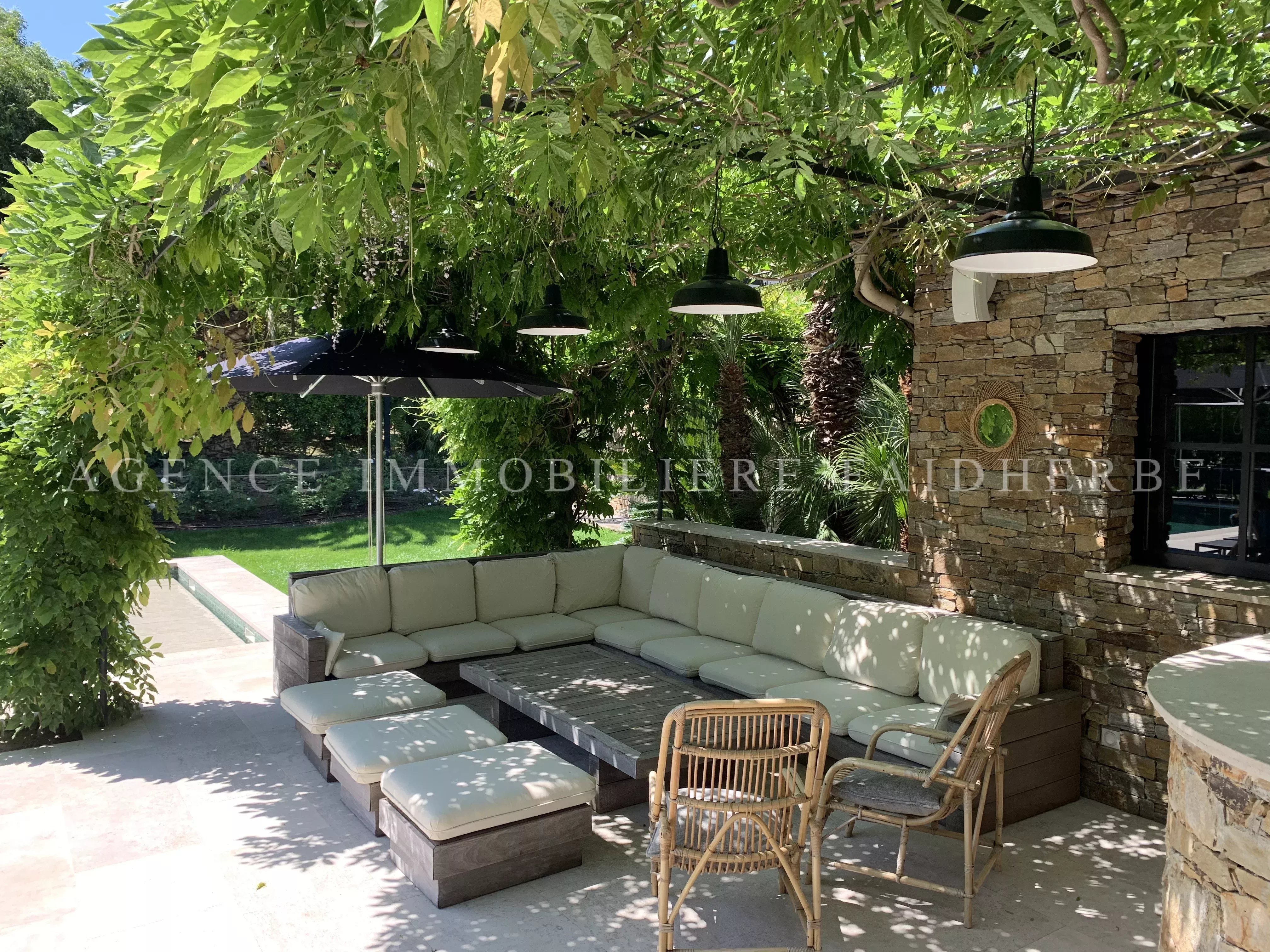 Belle villa provençale avec piscine REF 13