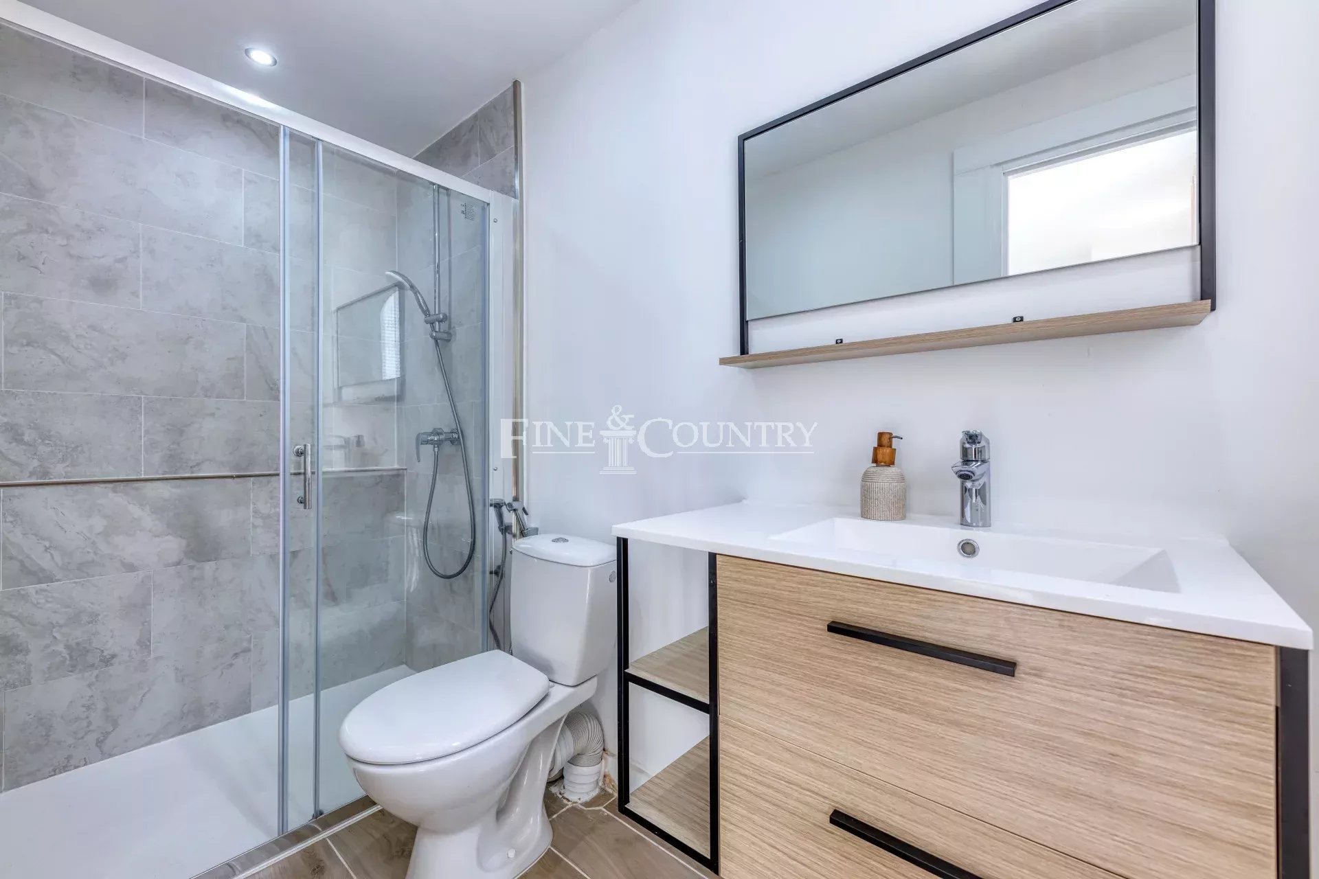 Photo of For sale  Villa in Valbonne - Panoramic view