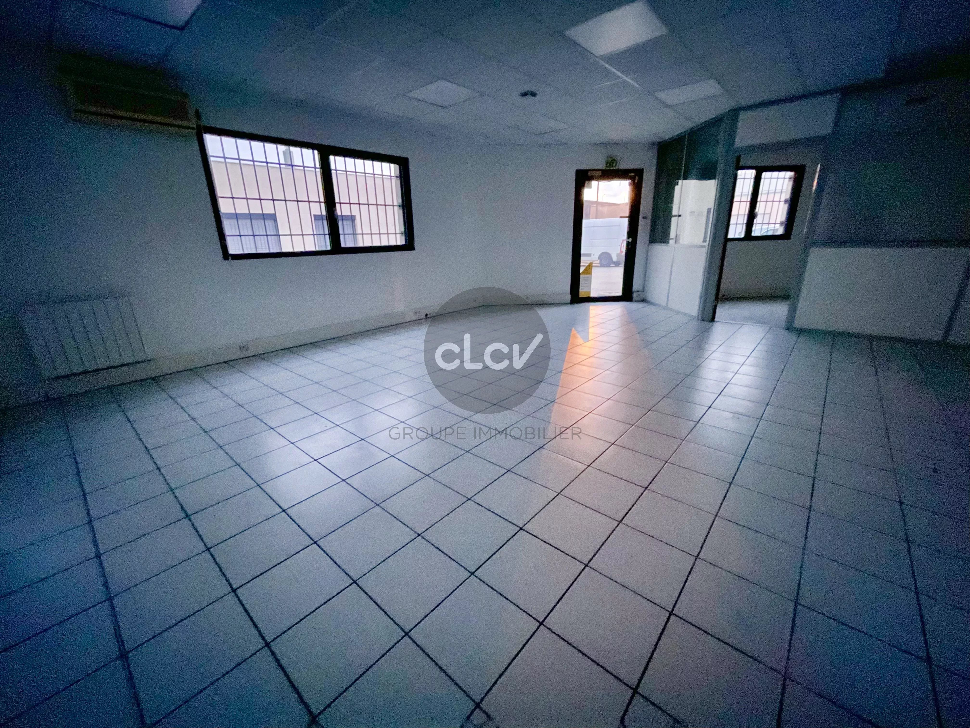 Local mixte 235 m² 69120 VAULX EN VELIN