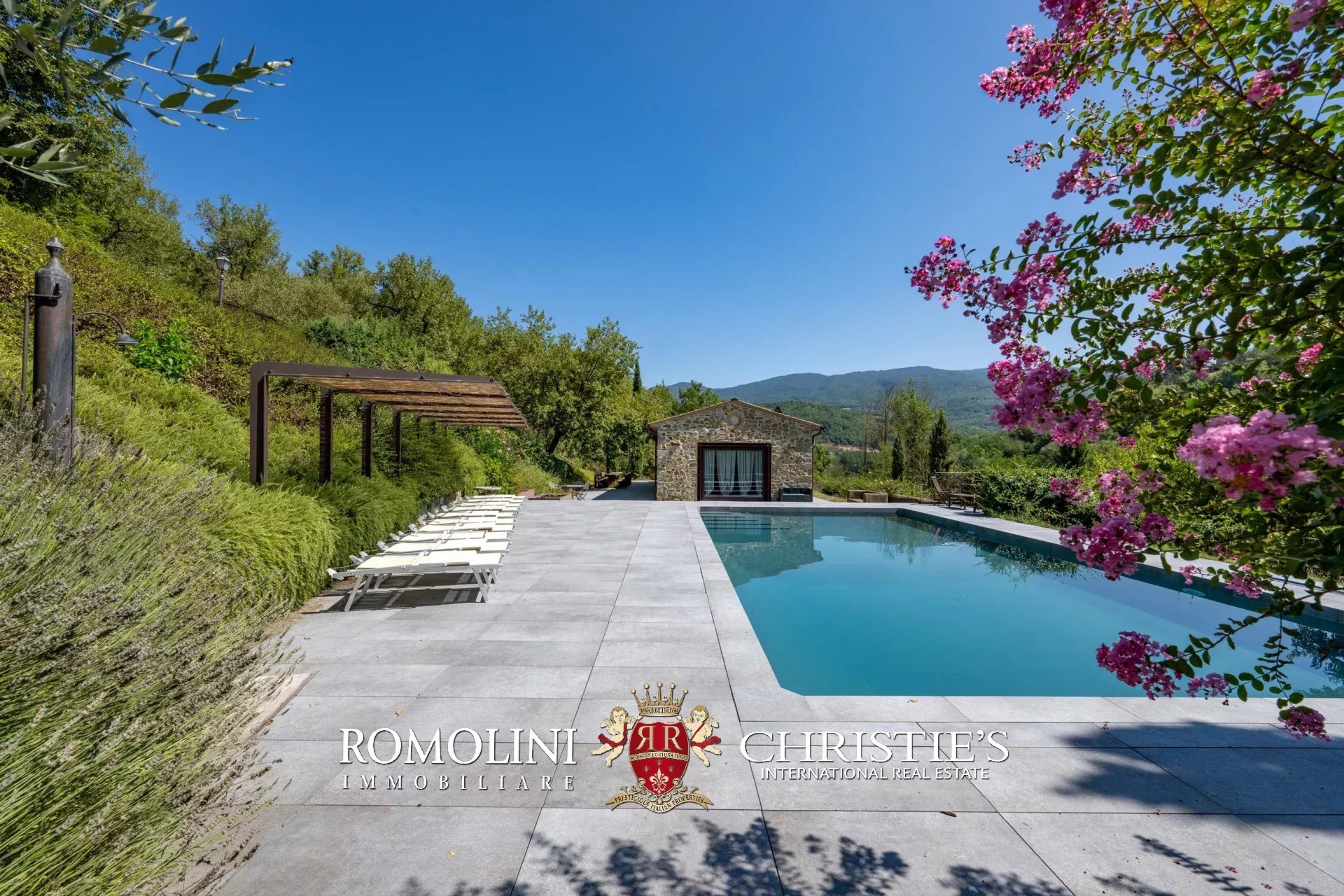 6 Bedroom Villa/Townhouse's Image 23