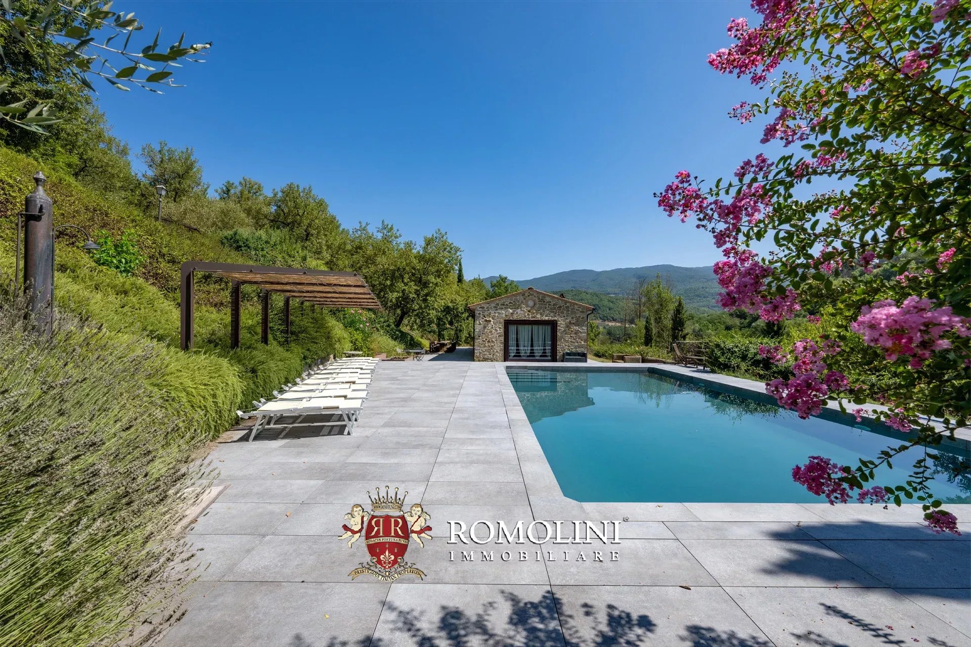6 Bedroom Villa/Townhouse's Image 23