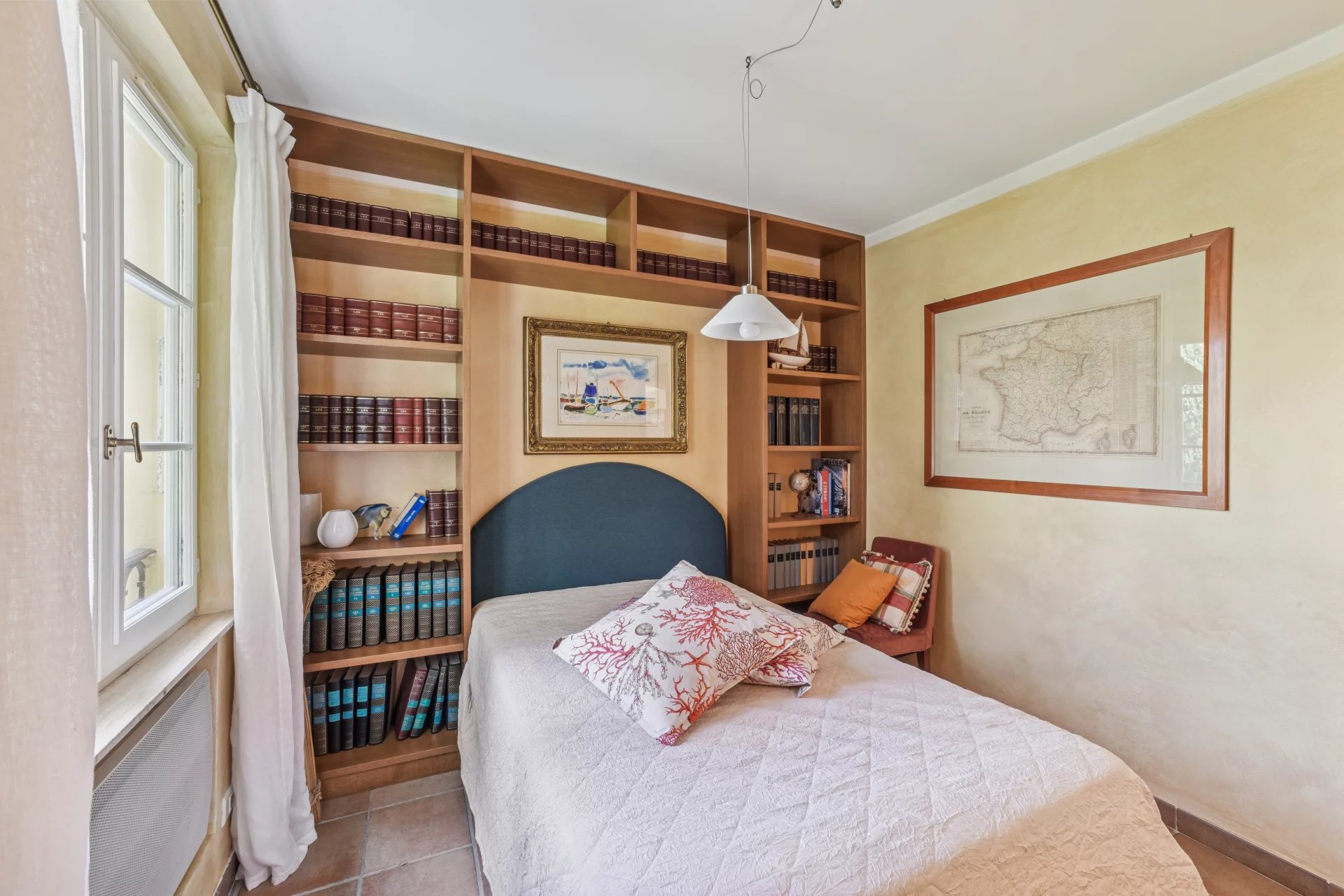 Central 3-bedroom apartment with three balconies