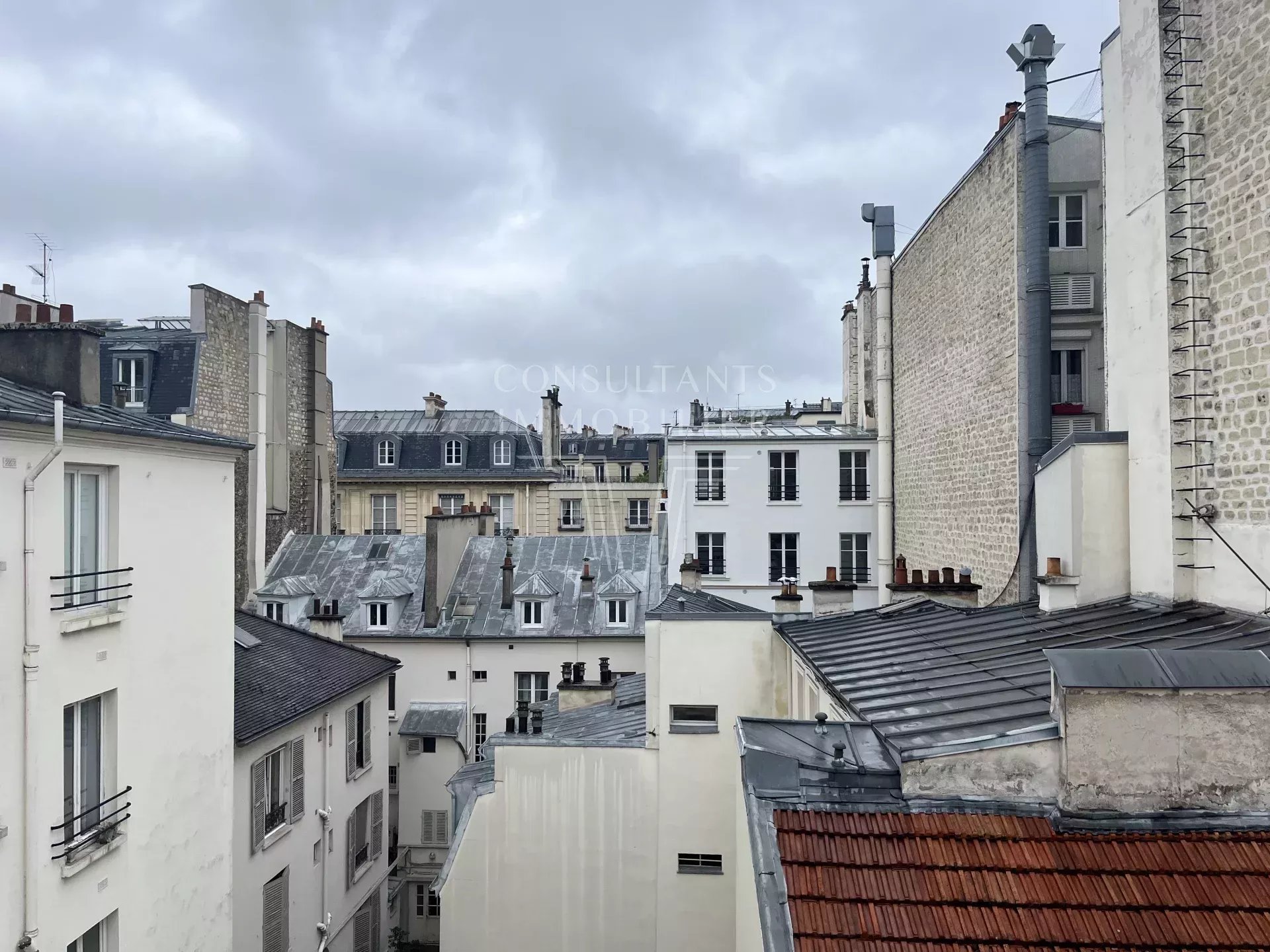 RUE DE L'UNIVERSITE - STUDIO 22 m² PLEIN OUEST ET VUE DEGAGEE