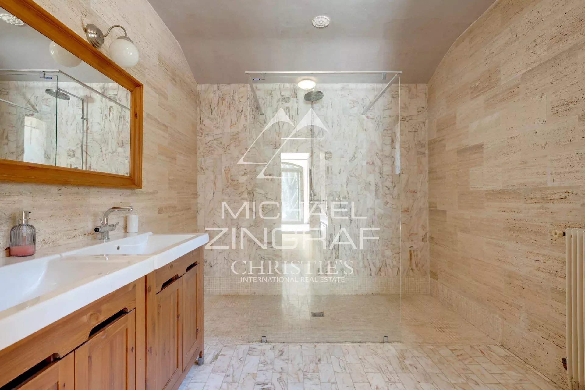 6 Bedroom Villa/Townhouse's Image 12