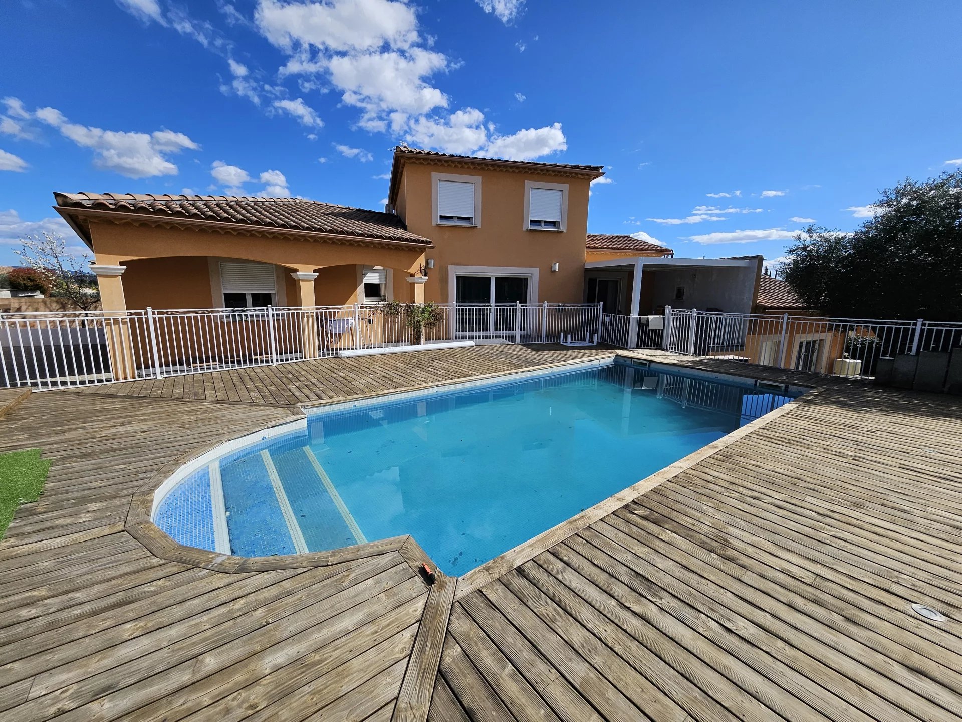 Villa avec piscine à Alès