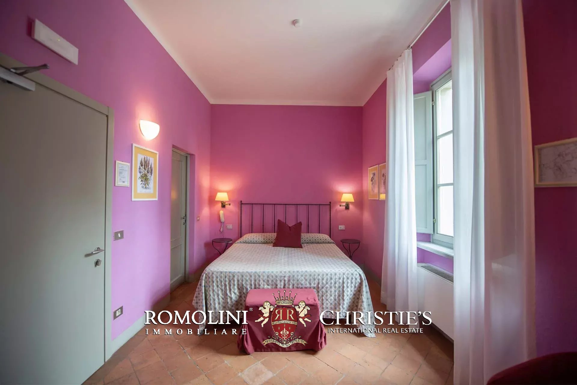 24-KEY BOUTIQUE HOTEL FOR SALE WITH VIEW OF SAN GIMIGNANO'S HISTORIC CENTER