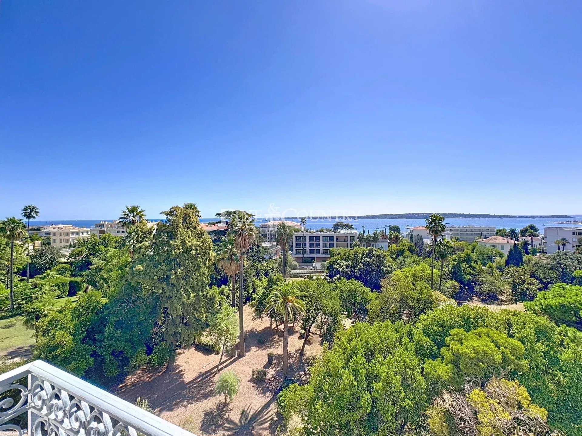 Photo of Sea View apartment for sale in Cannes