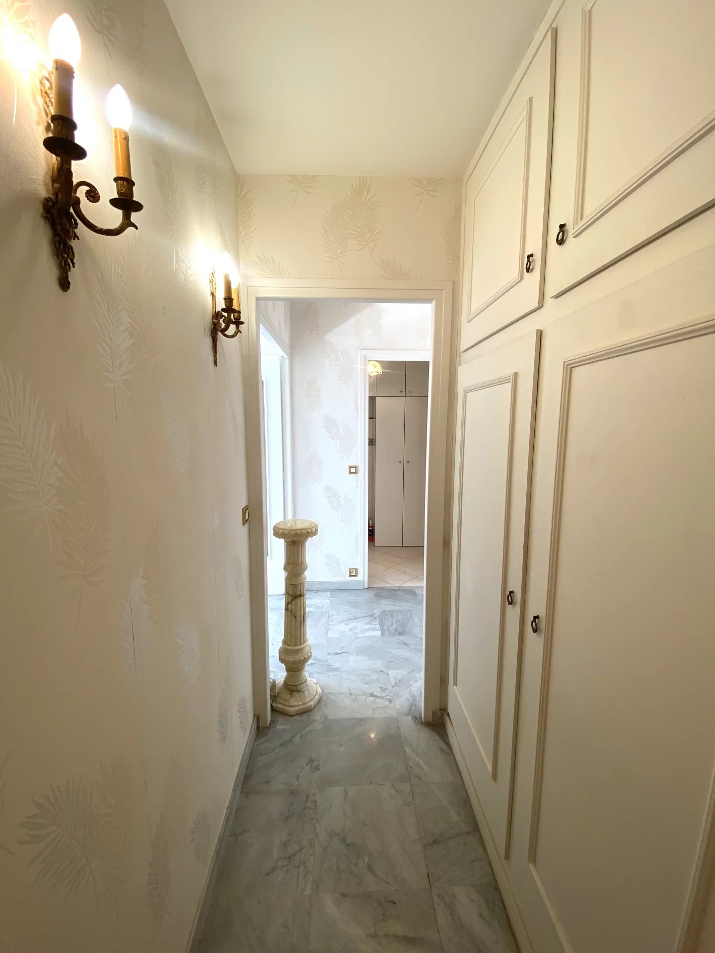 IN VENDITA ROQUEBRUNE CAP MARTIN - FRONTE MARE 2LOCALI 43MQ CON TERRAZZA 12MQ CANTINA