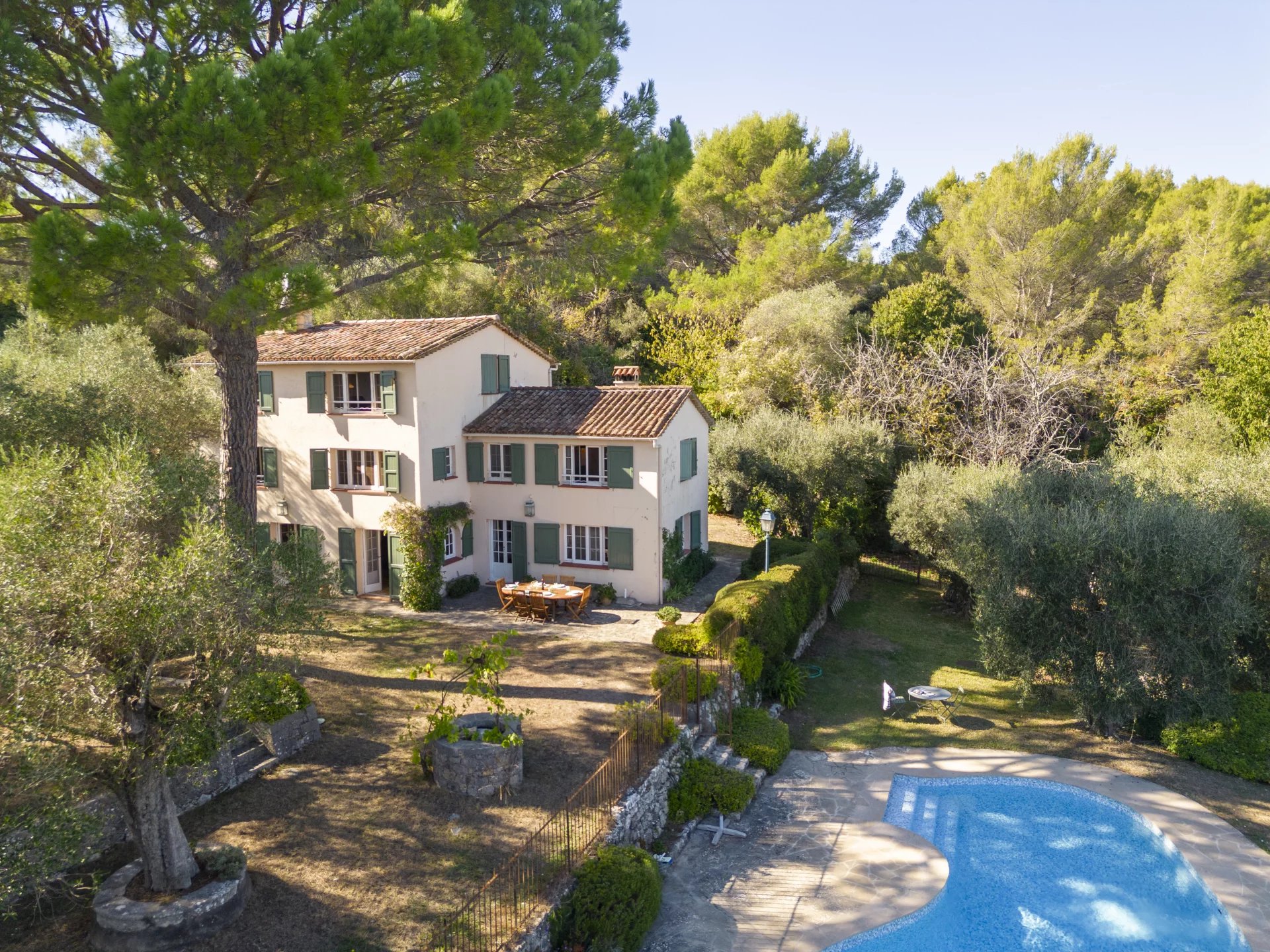 Beautiful house with swimming pool and large grounds - Grasse St Jacques Beautiful house with swimming pool and large grounds - Grasse St Jacques