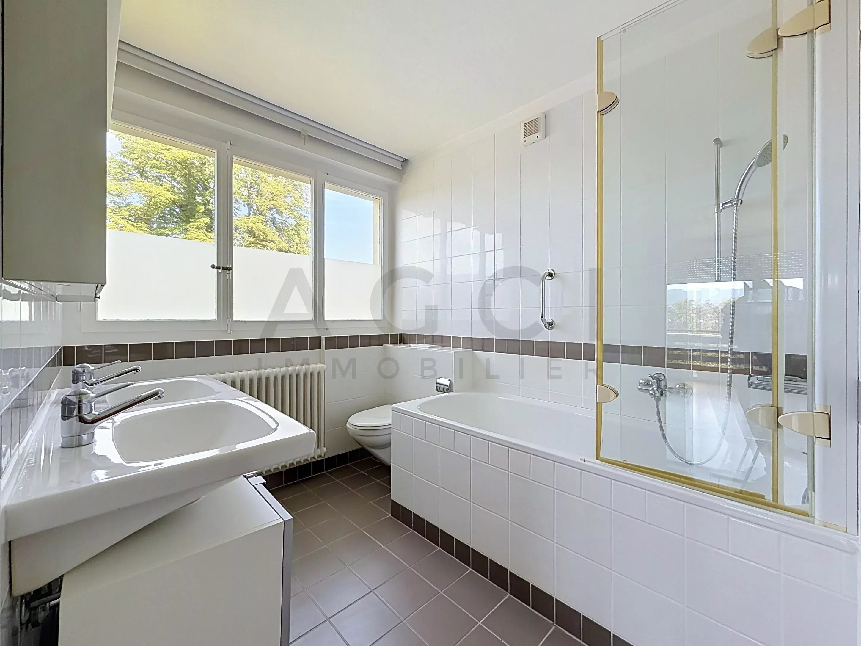 Magnifique villa avec vue panoramique et accès privé au lac – Anières (Genève)