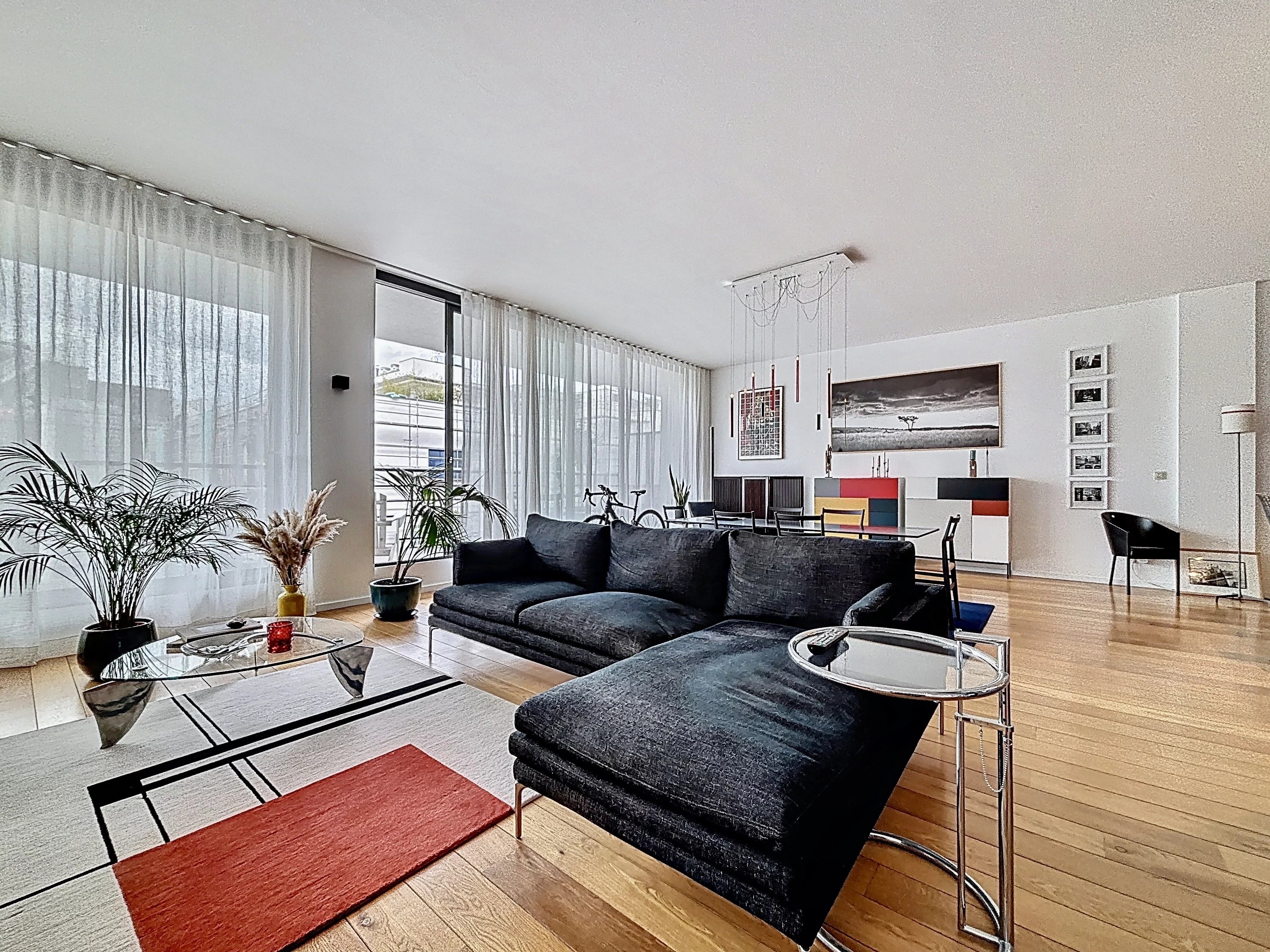 Brussel centrum – Groot gerenoveerd appartement – terras en hoge plafonds