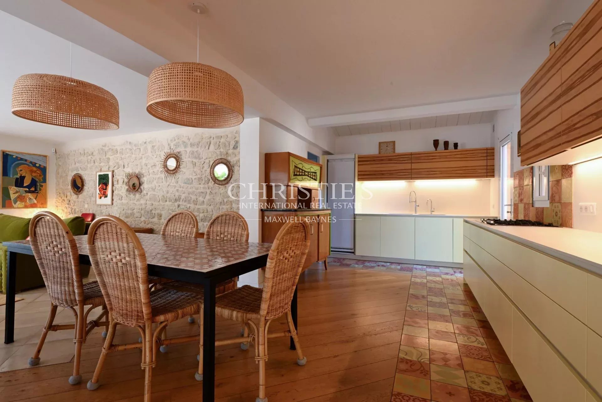 11 Bedroom Villa/Townhouse's Image 6