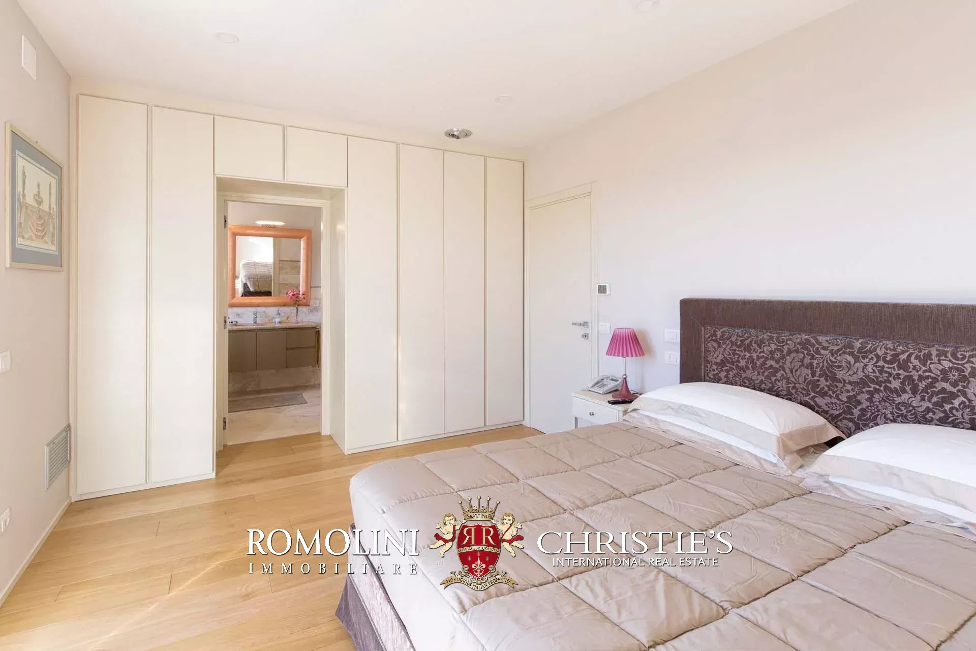 7 Bedroom Villa/Townhouse's Image 45