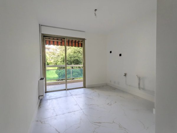 Nice Cimiez 3 bed apartment plus garage for sale — photo 5