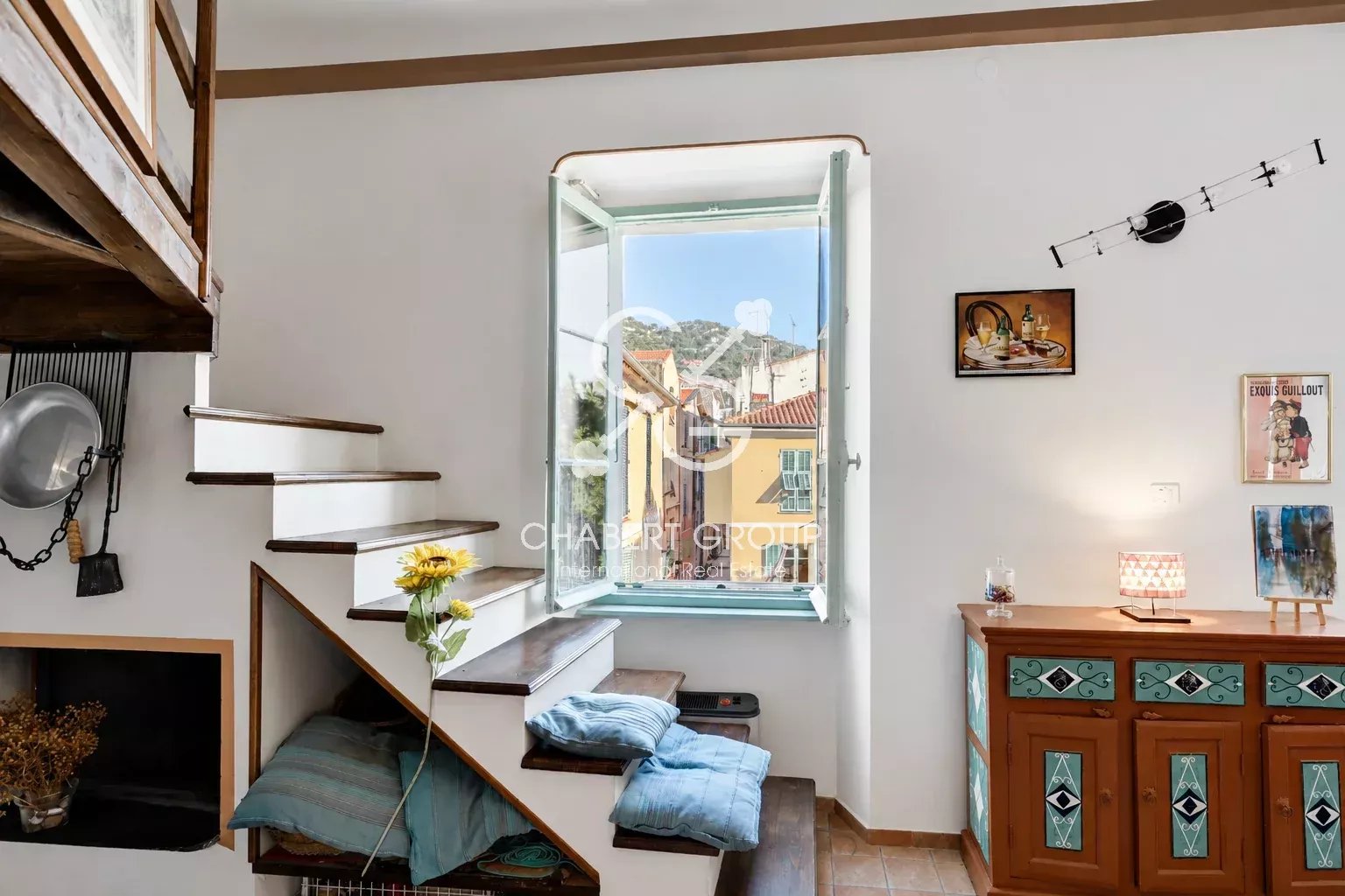 EXCLUSIVITE - VILLEFRANCHE-SUR-MER VIEILLE VILLE STUDIO AVEC MEZZANINE 45 M² - Photo 5