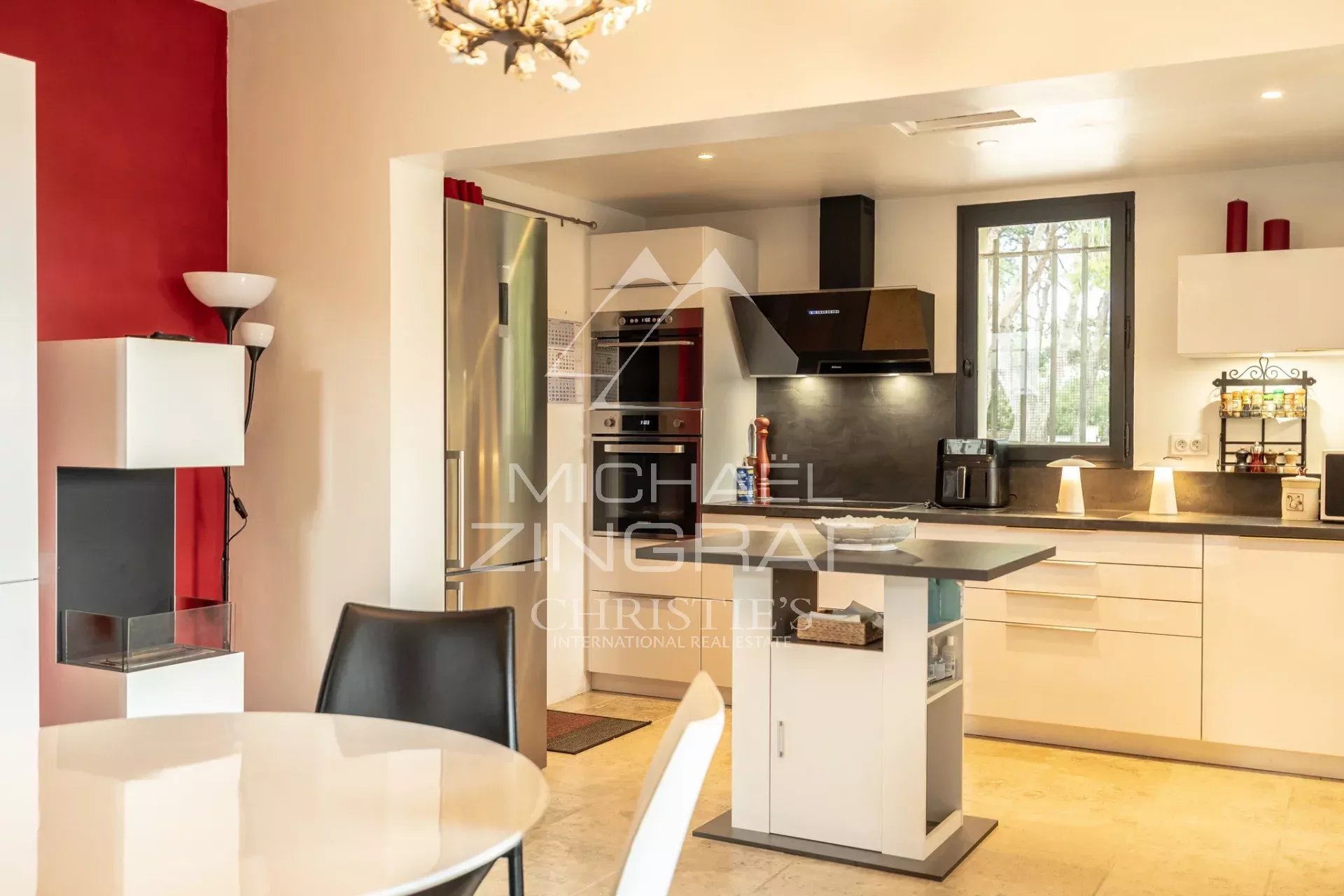 6 Bedroom Villa/Townhouse's Image 6