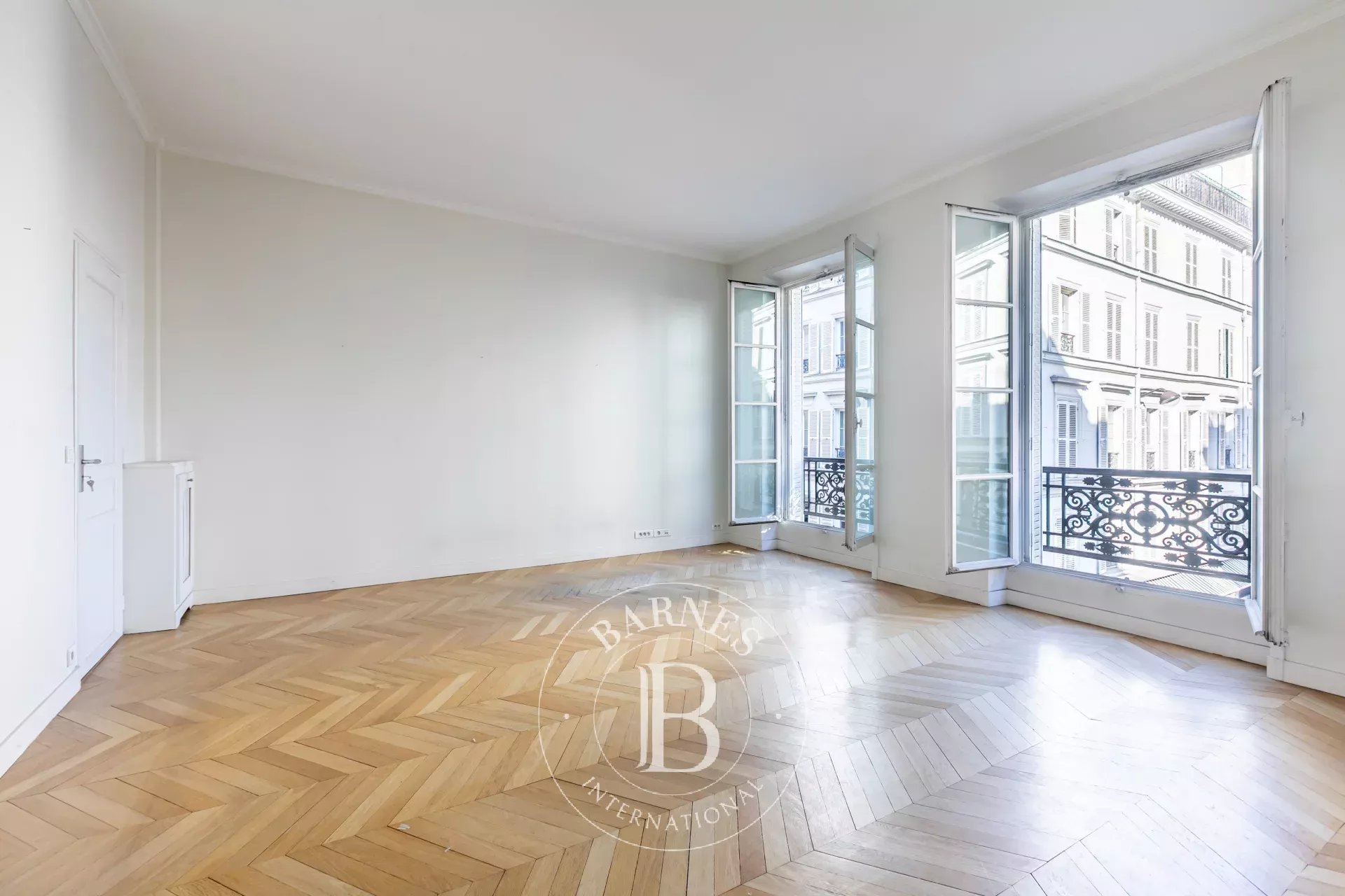 Daire Paris 8ème - picture 6