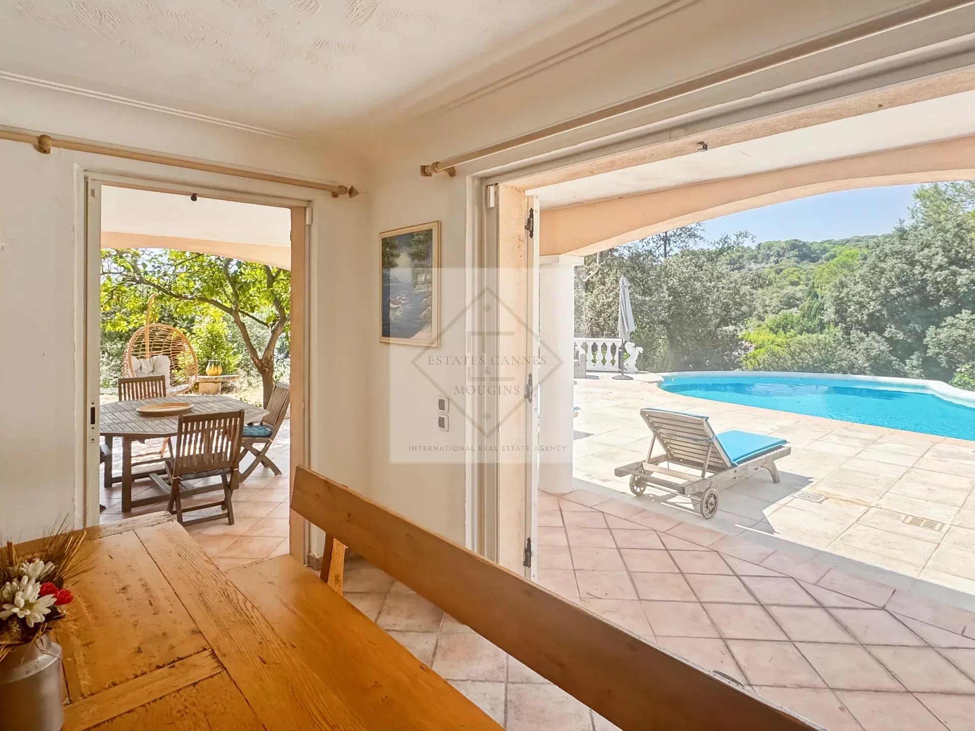 À VENDRE – VILLA DE CHARME VUE MER À ANTIBES, CALME ABSOLU — photo 19