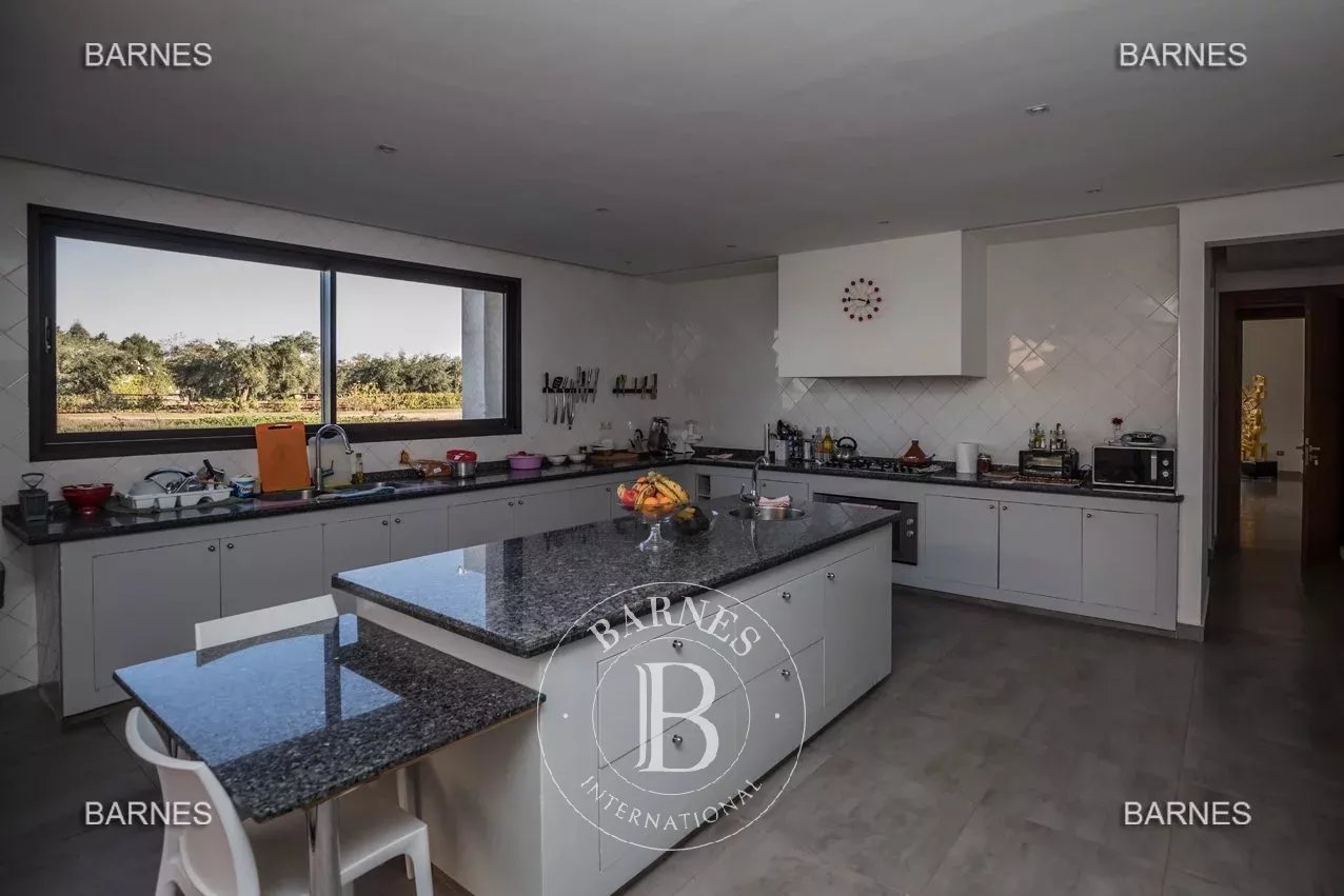 Stunning contemporary villa on a 3-hectare park, 30 minutes away from Marrakech. - picture 10