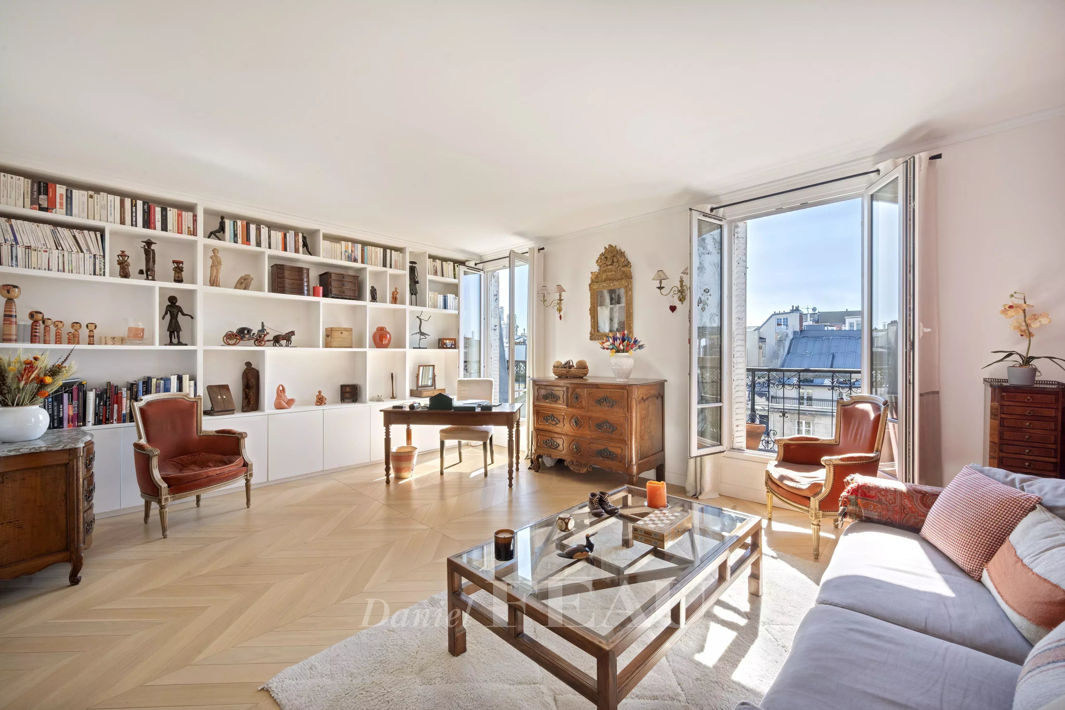 Paris 6th District – Café de Flore - A delightful 3-bed apartment